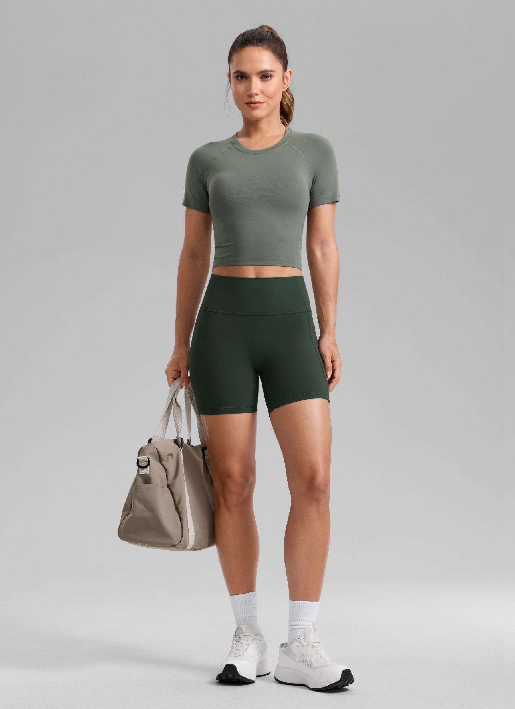 CRZ YOGA Damen Secretsculpt Butterlift Biker mit Taschen - 13cm Legende Grün