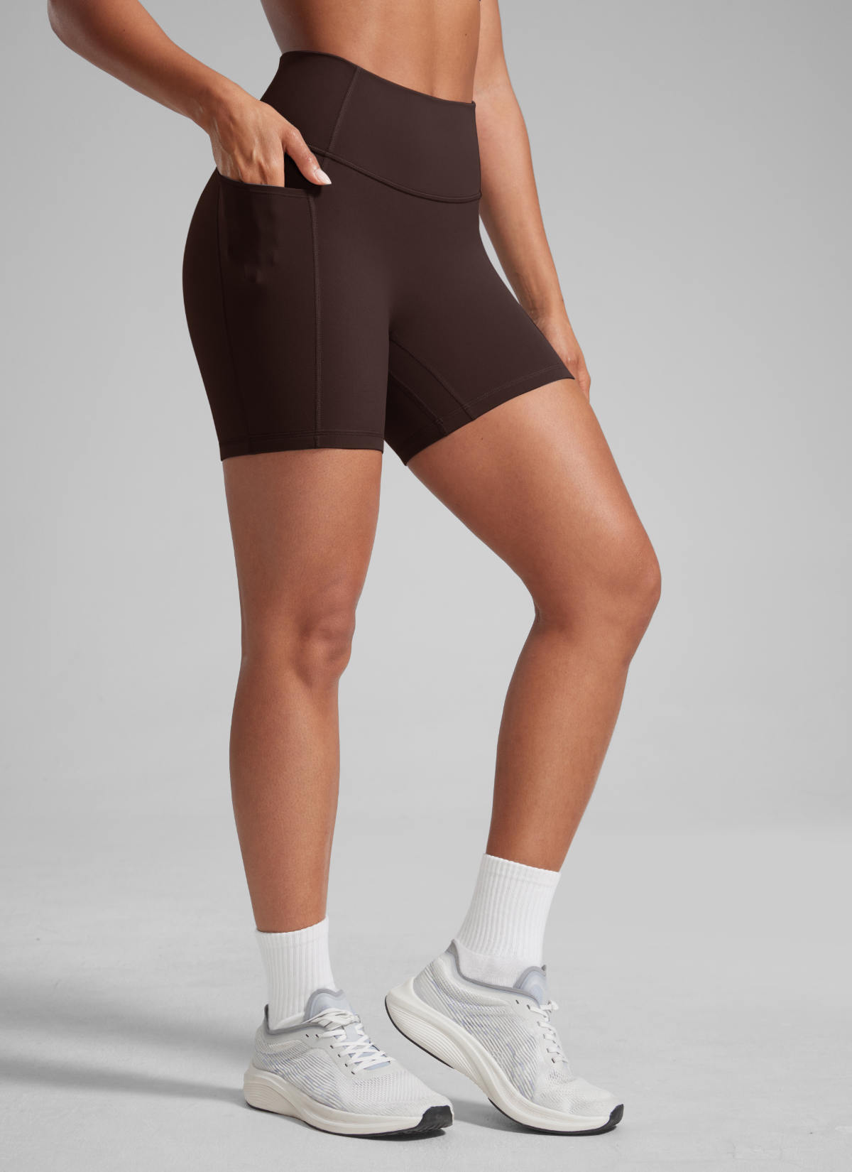 CRZ YOGA Damen Secretsculpt Butterlift Biker mit Taschen - 13cm Heißes Fudge-Brown