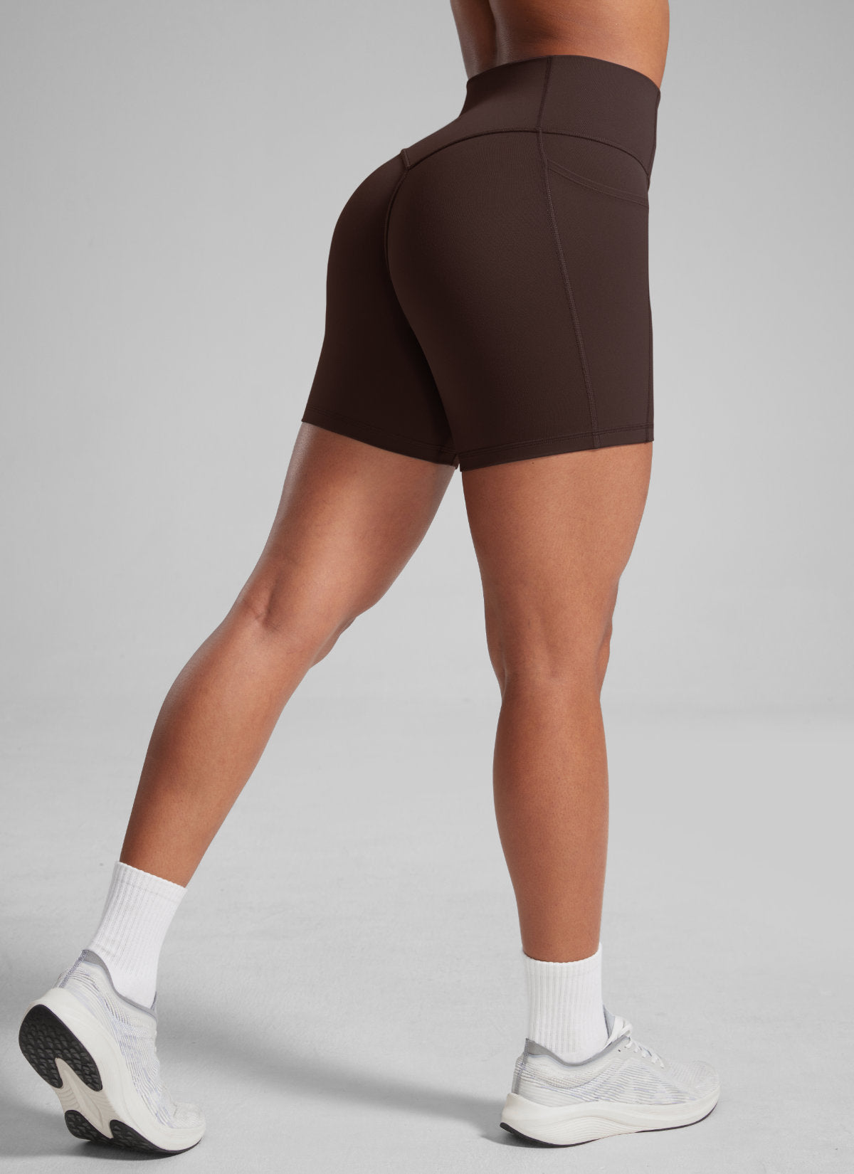 CRZ YOGA Damen Secretsculpt Butterlift Biker mit Taschen - 13cm Heißes Fudge-Brown