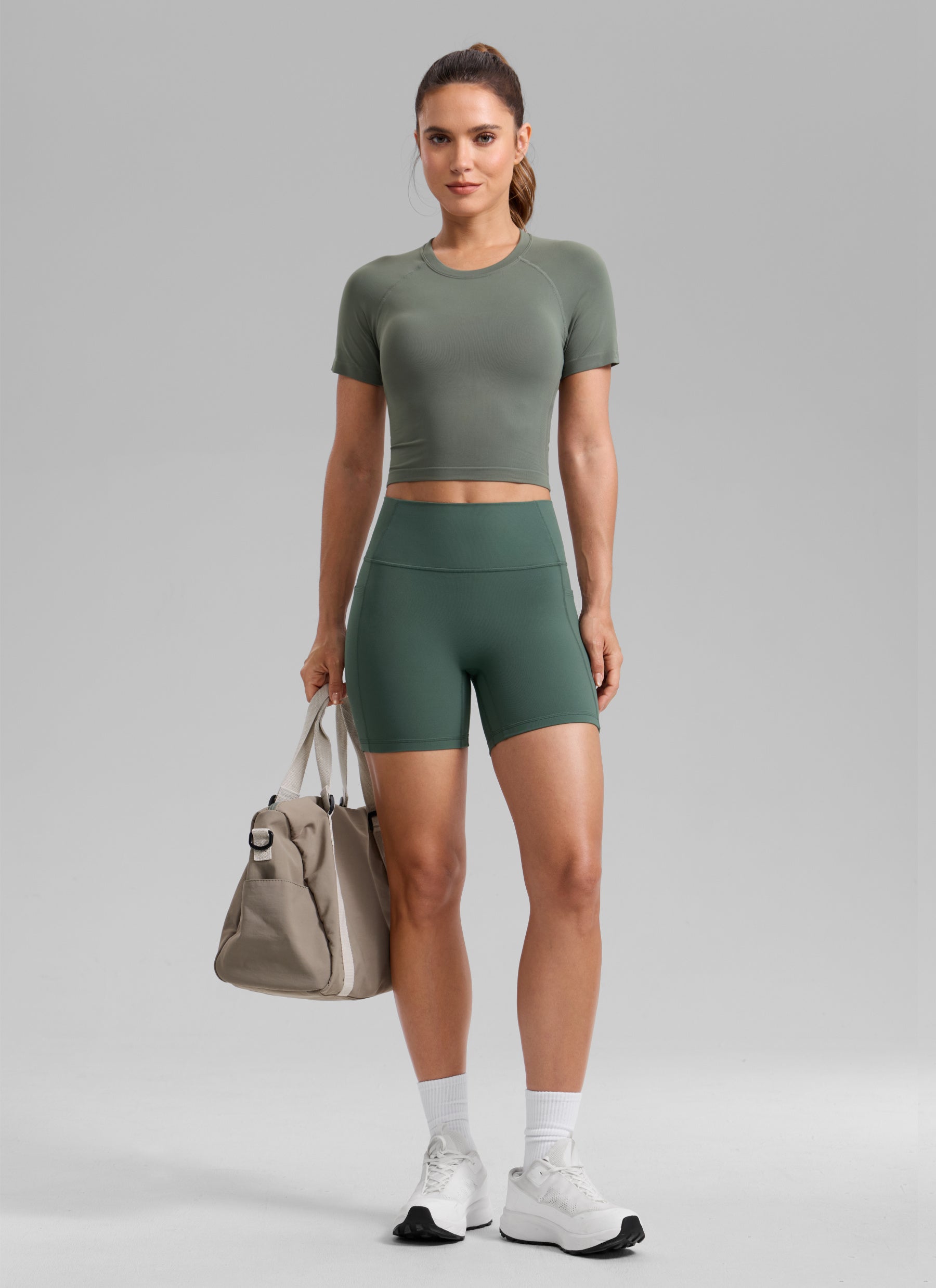 CRZ YOGA Damen Secretsculpt Butterlift Biker mit Taschen - 13cm Dunkles Waldgrün @model_info:A