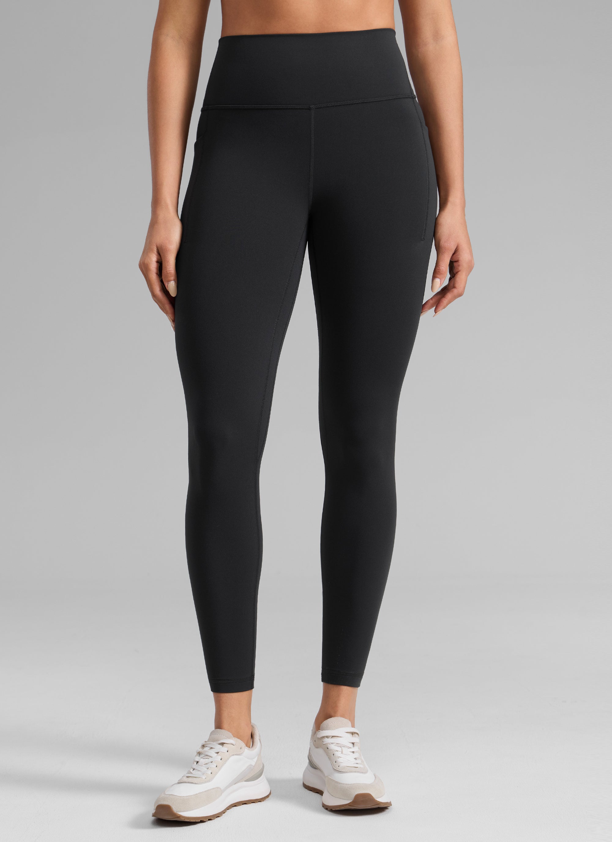CRZ YOGA Damen Butterlift Leggings mit Seitentaschen - 64cm Schwarz