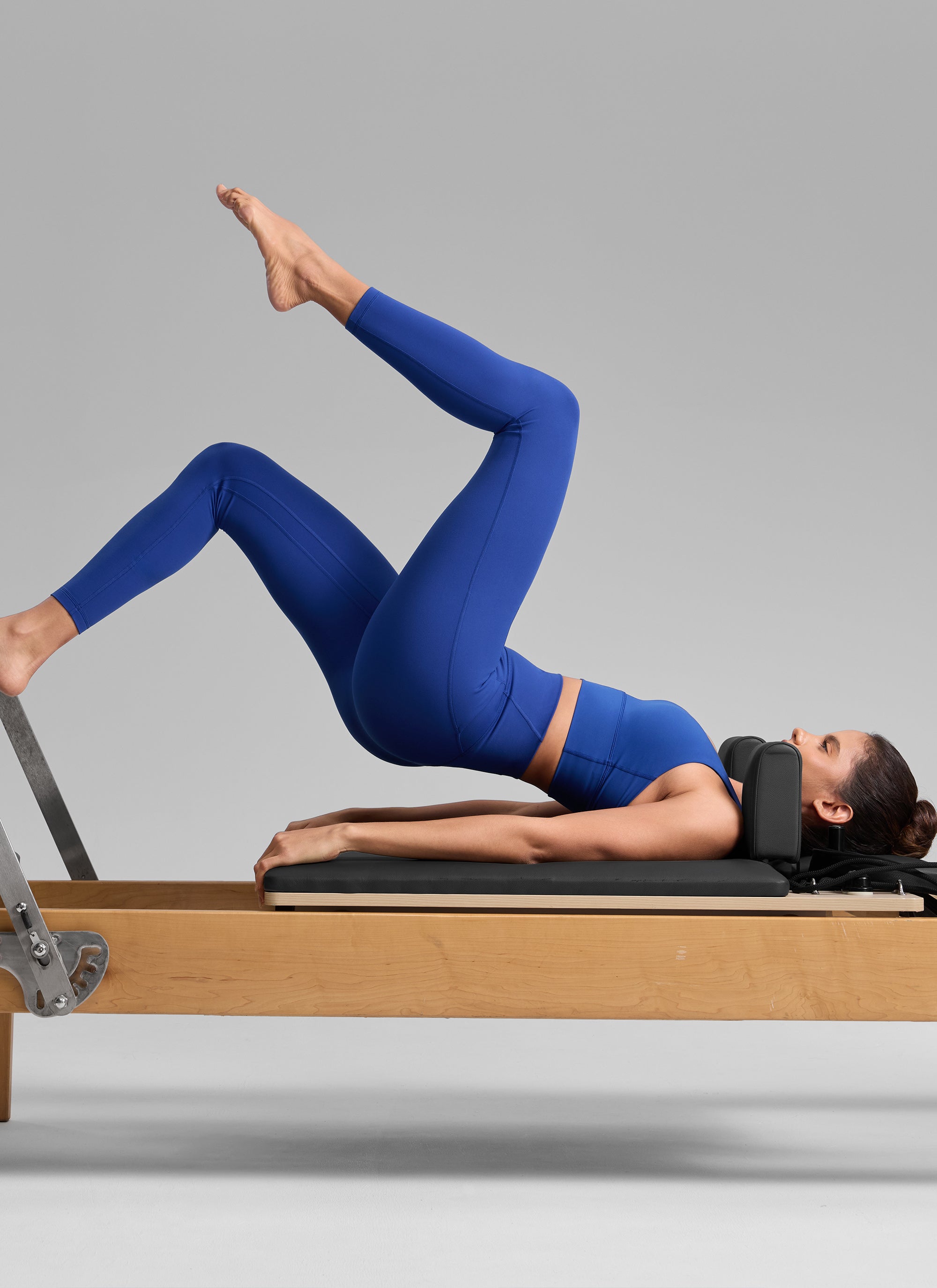 CRZ YOGA Damen Butterlift Leggings mit Seitentaschen - 64cm Wellen Blau