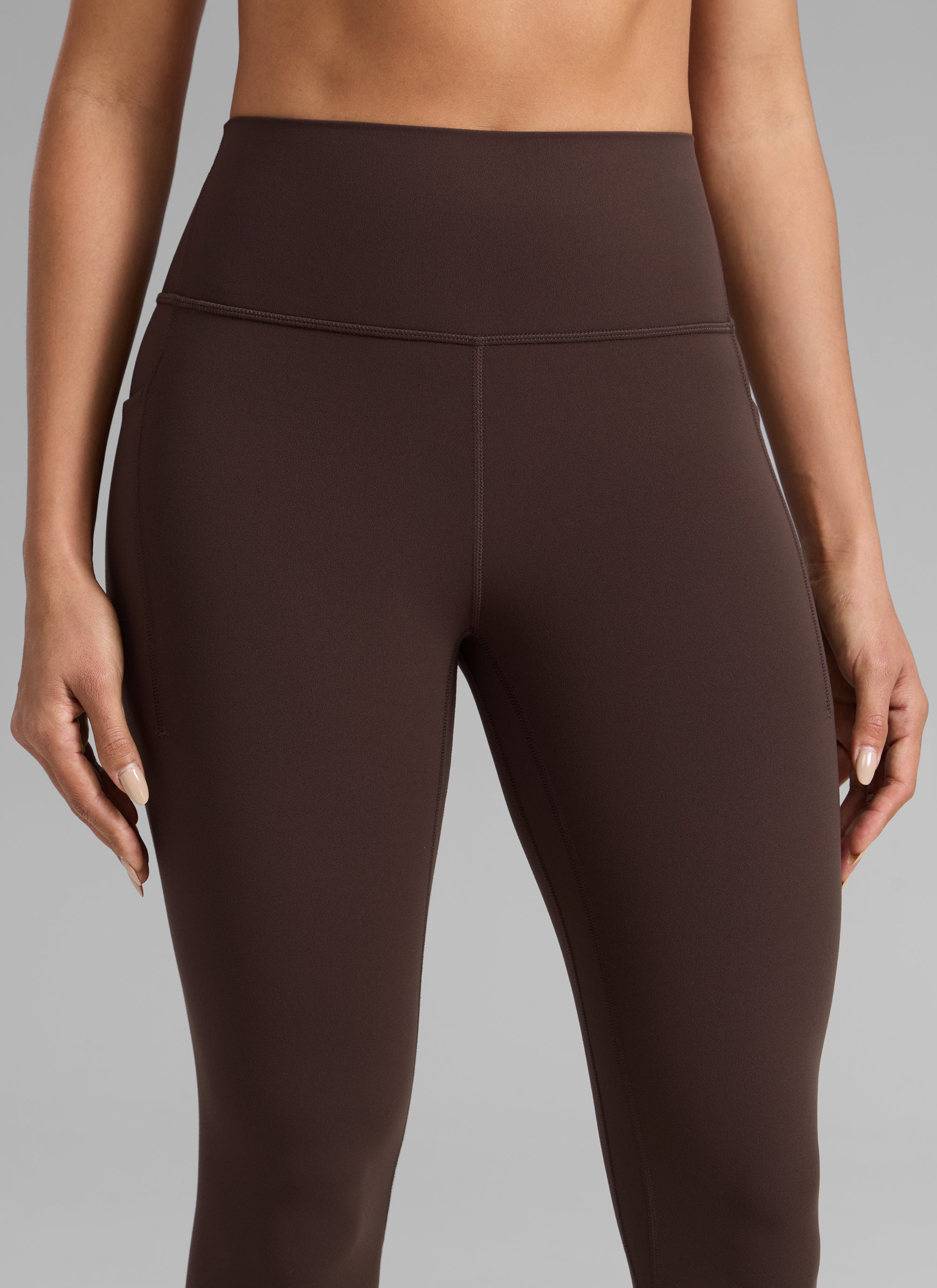 CRZ YOGA Damen Butterlift Leggings mit Seitentaschen - 64cm Heißes Fudge-Brown