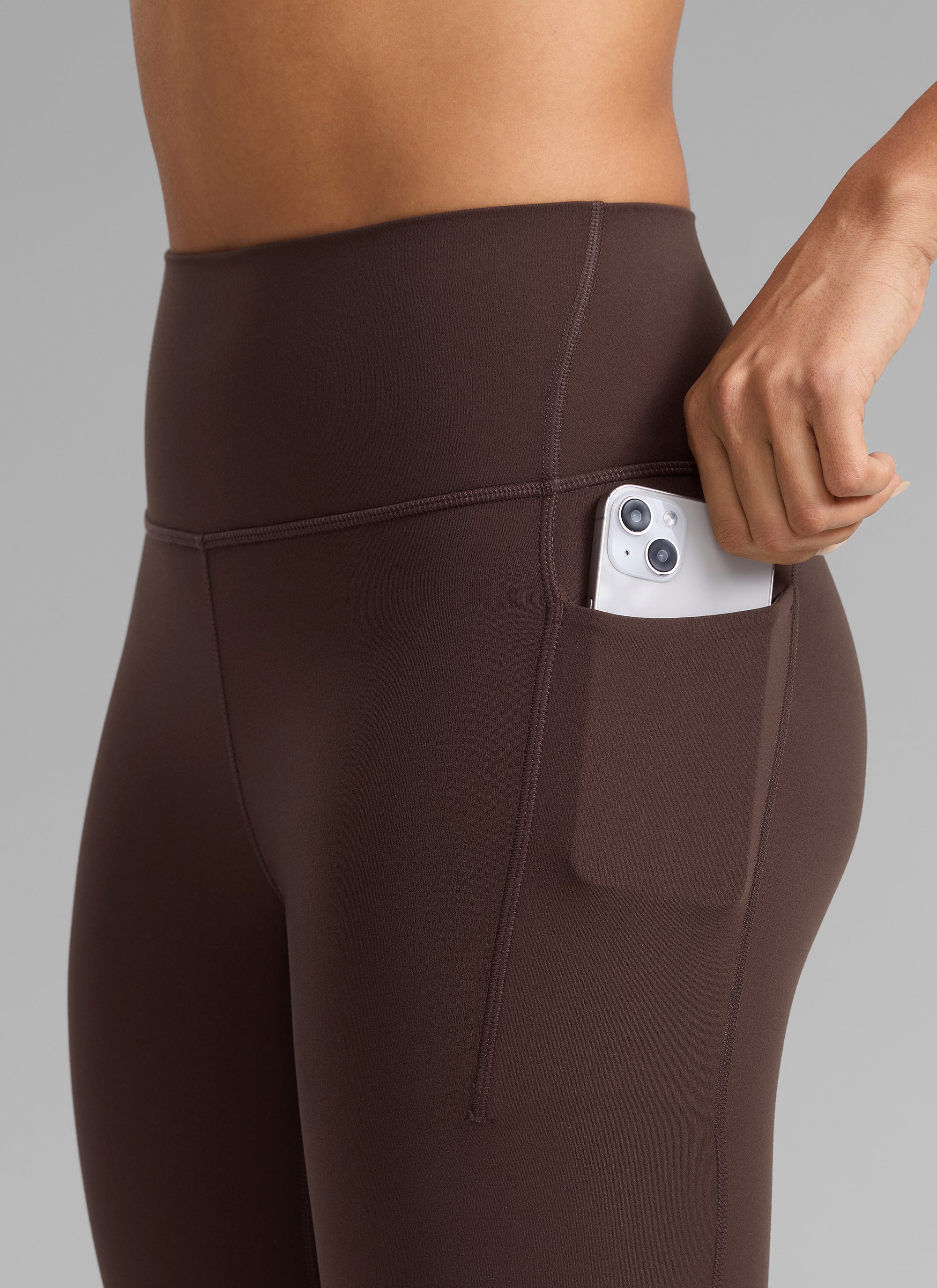 CRZ YOGA Damen Butterlift Leggings mit Seitentaschen - 64cm Heißes Fudge-Brown