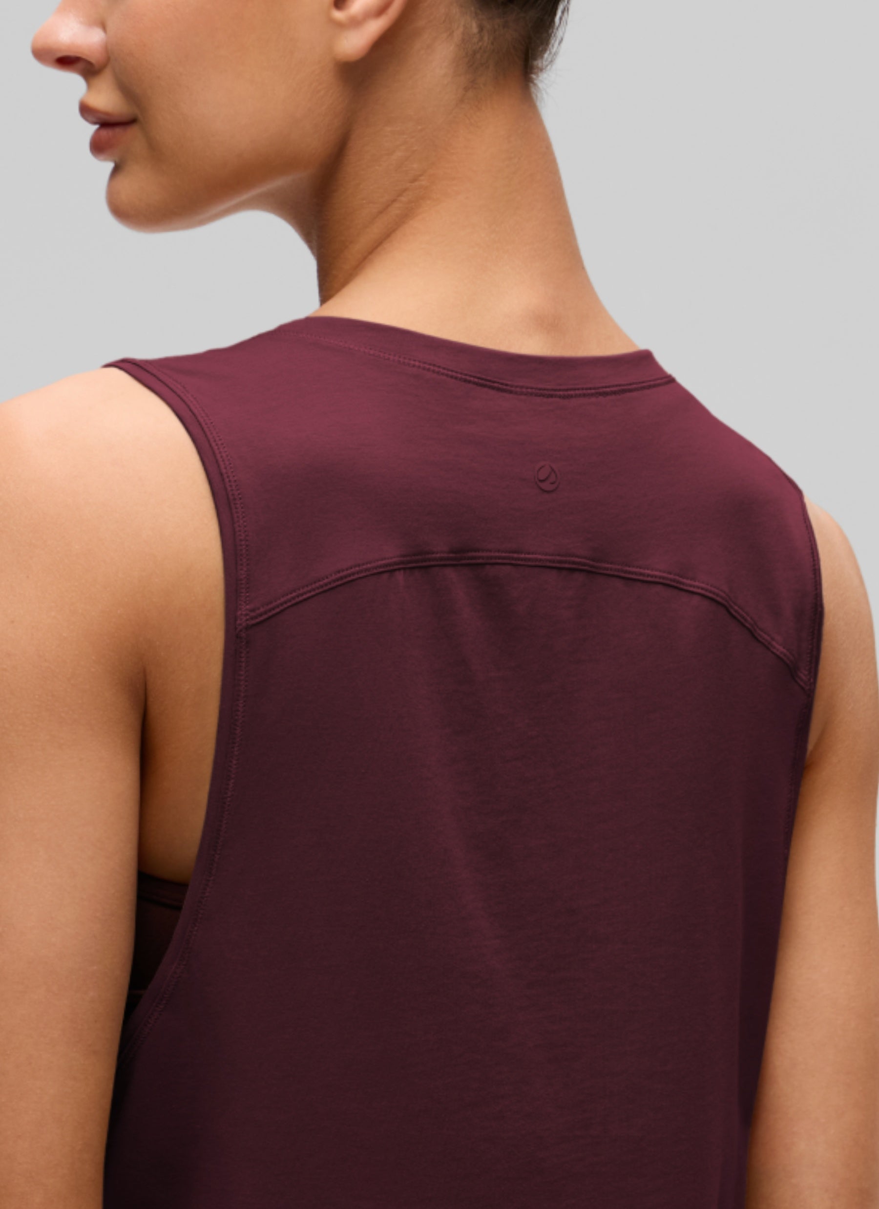 CRZ YOGA Damen Ärmelloses Sport Tank Top Leichte Fitness Crop Top Dunkelrot