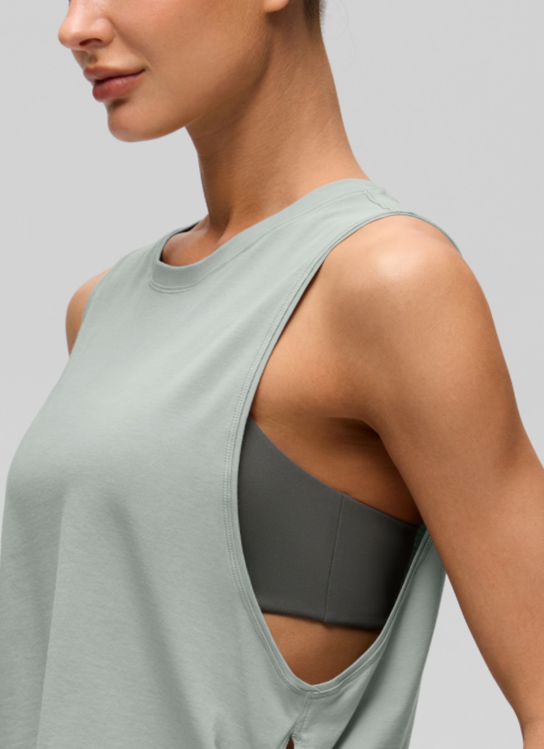 CRZ YOGA Damen Ärmelloses Sport Tank Top Leichte Fitness Crop Top Jade Gray