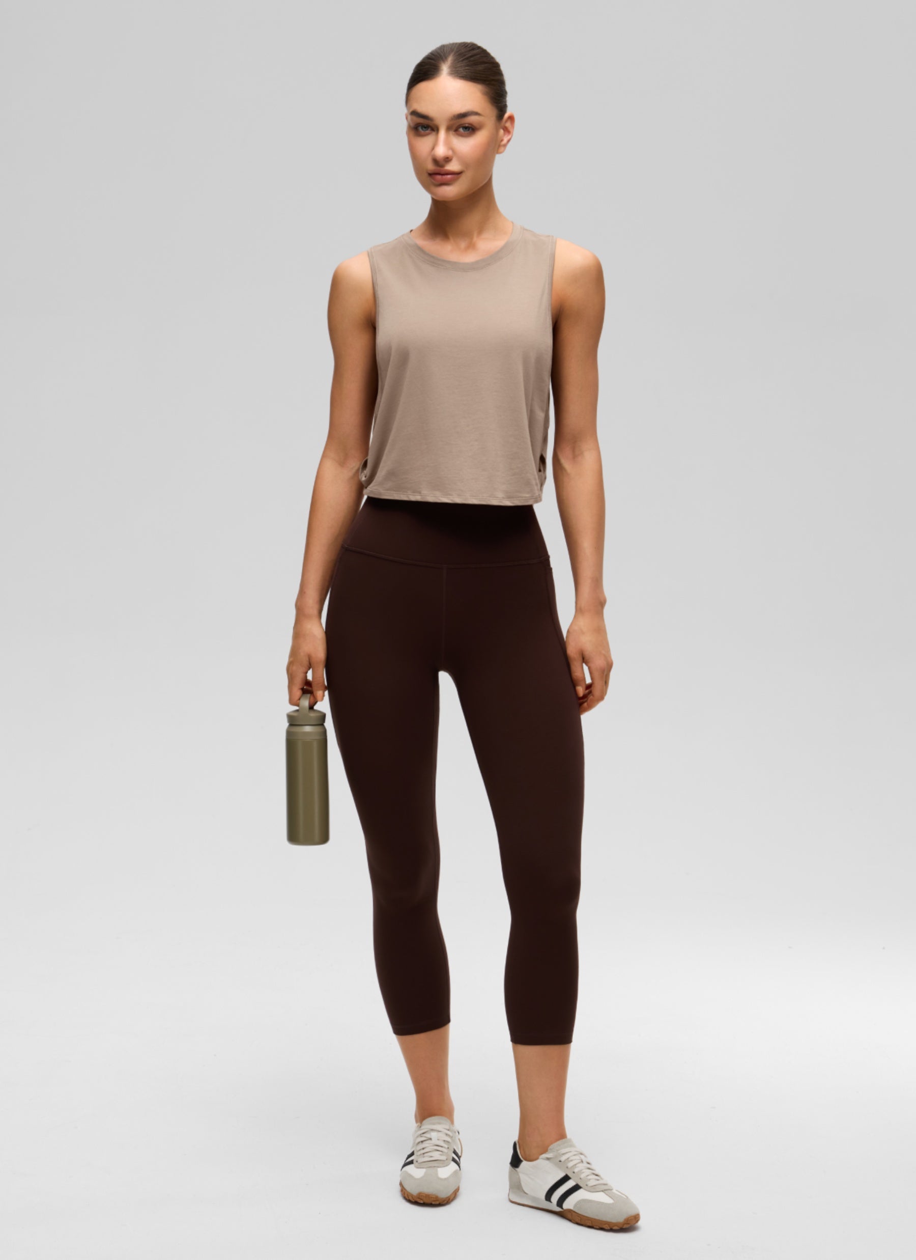 CRZ YOGA Damen Ärmelloses Sport Tank Top Leichte Fitness Crop Top Mörtelfarbe