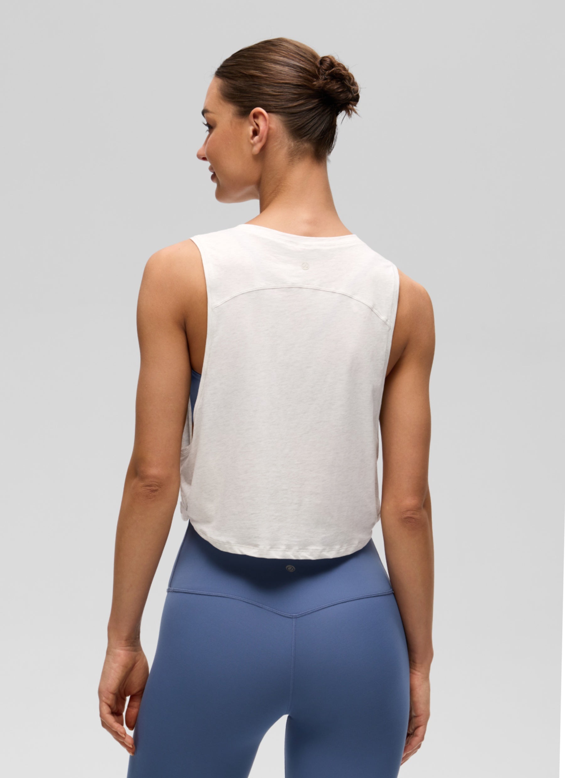 CRZ YOGA Damen Ärmelloses Sport Tank Top Leichte Fitness Crop Top Eisgrau / Weiß