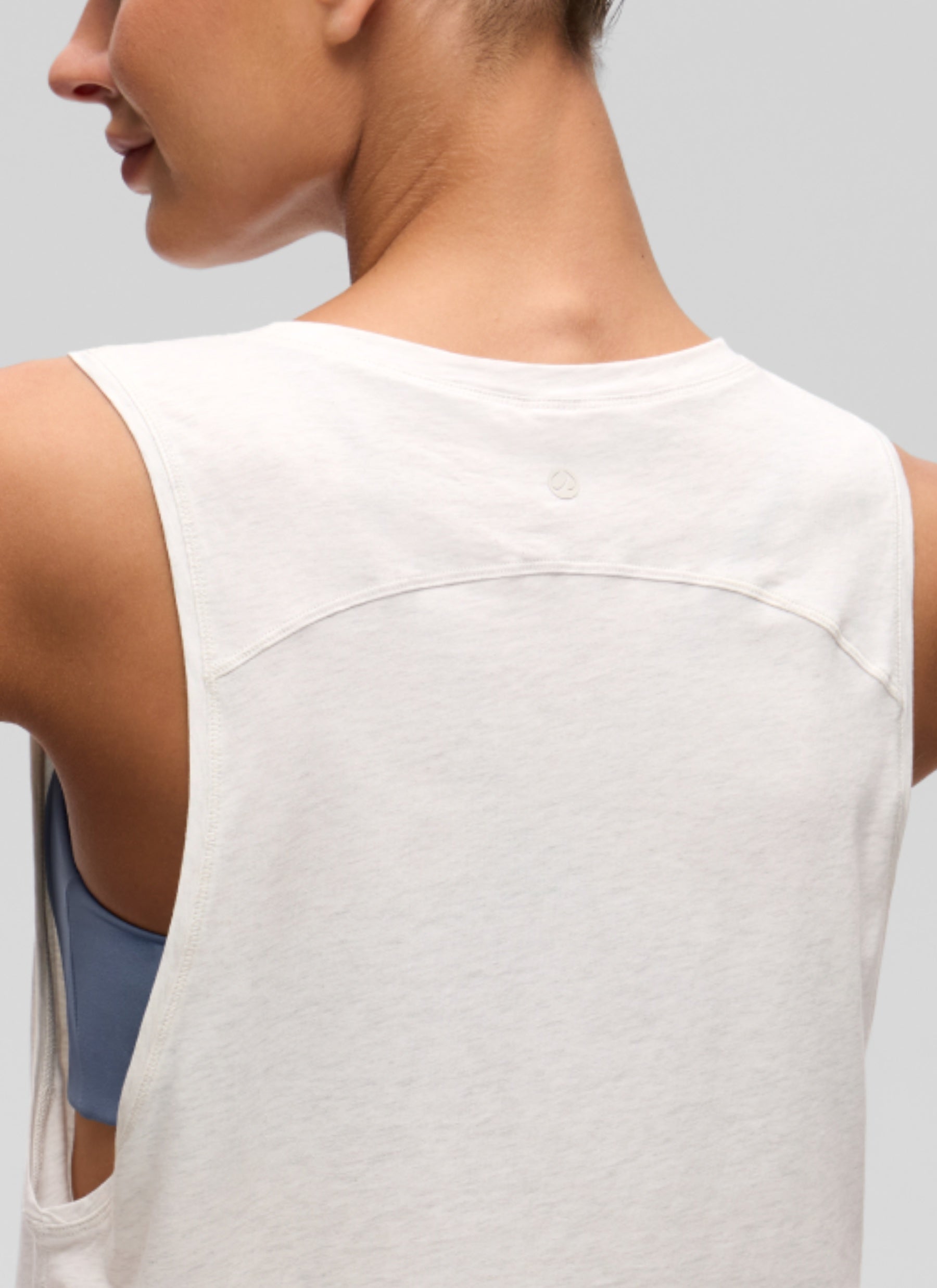 CRZ YOGA Damen Ärmelloses Sport Tank Top Leichte Fitness Crop Top Eisgrau / Weiß