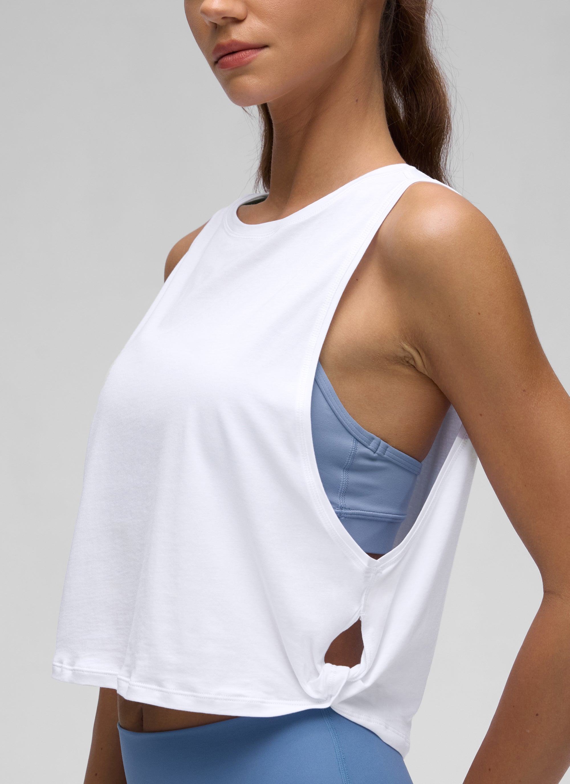 CRZ YOGA Damen Ärmelloses Sport Tank Top Leichte Fitness Crop Top Weiss