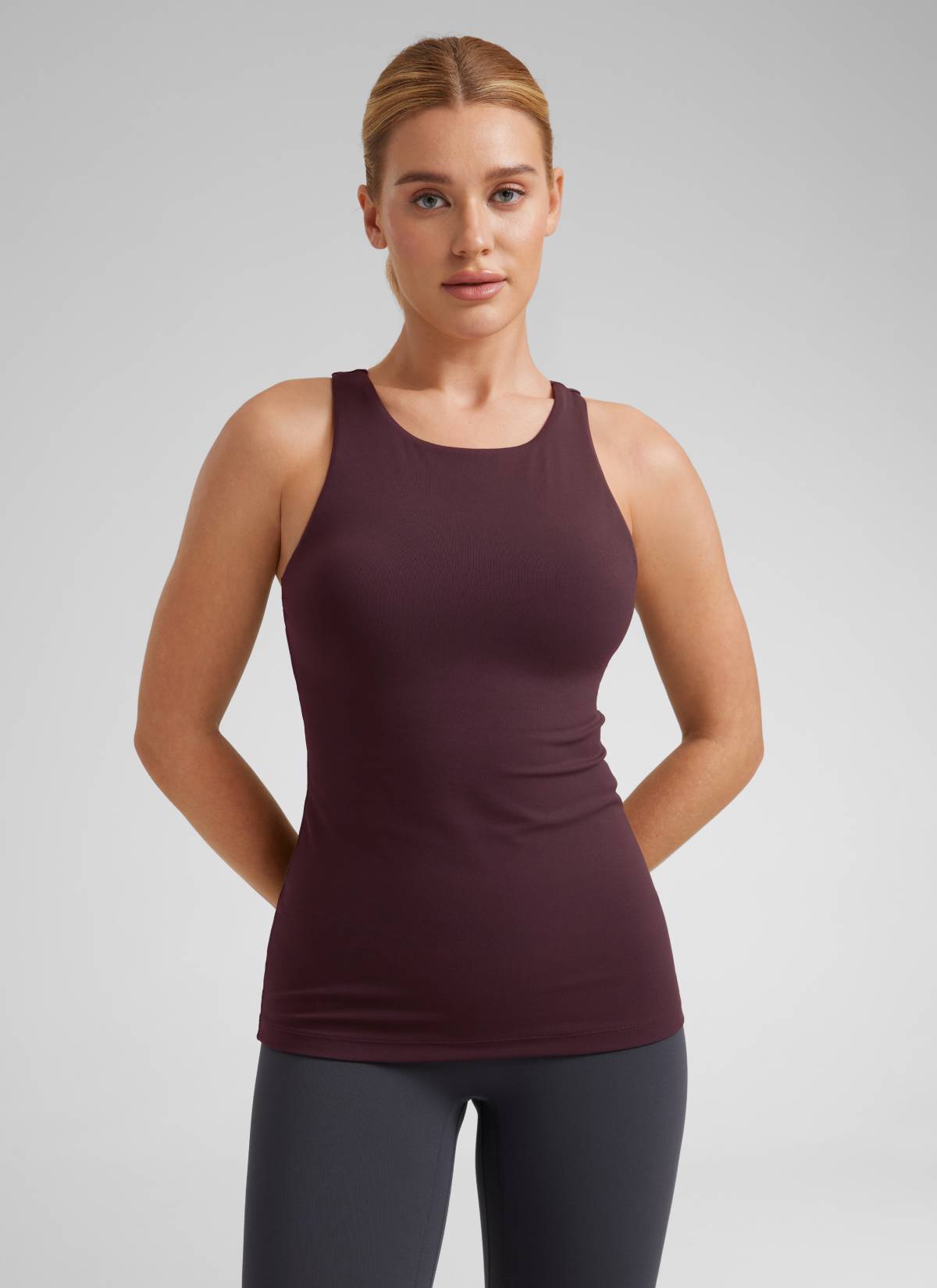 CRZ YOGA Damen Butterluxe Hüftlanges Racerback Gepolstert Tank Top Reife Pflaume