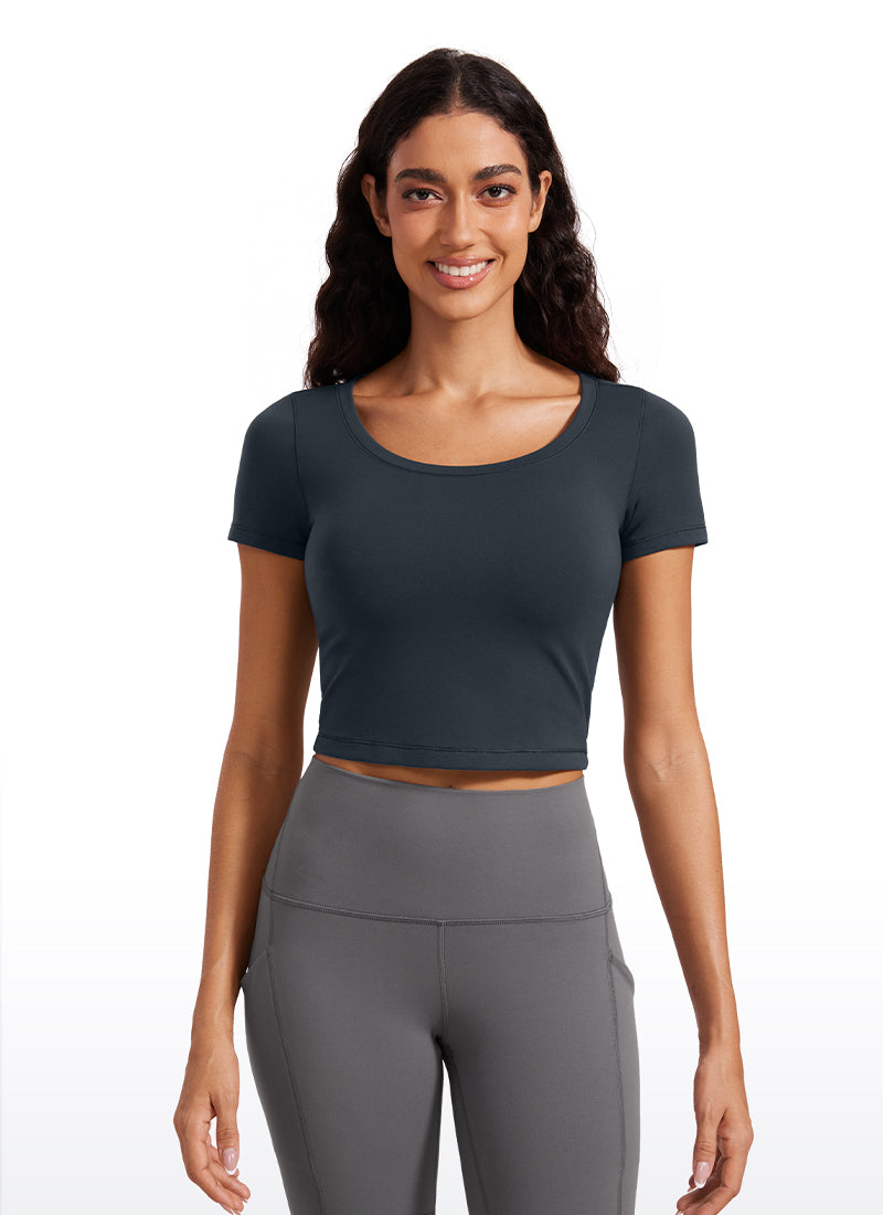 CRZ YOGA Damen Butterluxe Scoop-Neck Crop Slim Fit Kurzarm Shirts Echte Marine