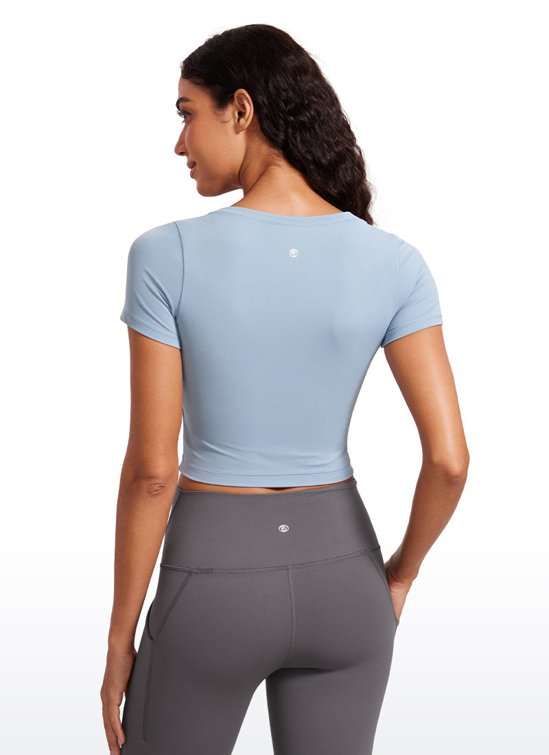 CRZ YOGA Damen Butterluxe Scoop-Neck Crop Slim Fit Kurzarm Shirts Cambric-Blau