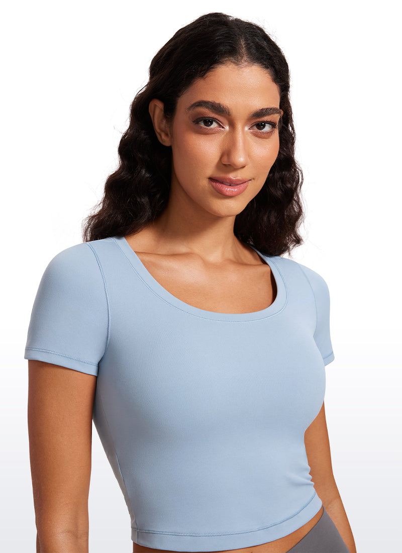 CRZ YOGA Damen Butterluxe Scoop-Neck Crop Slim Fit Kurzarm Shirts Cambric-Blau