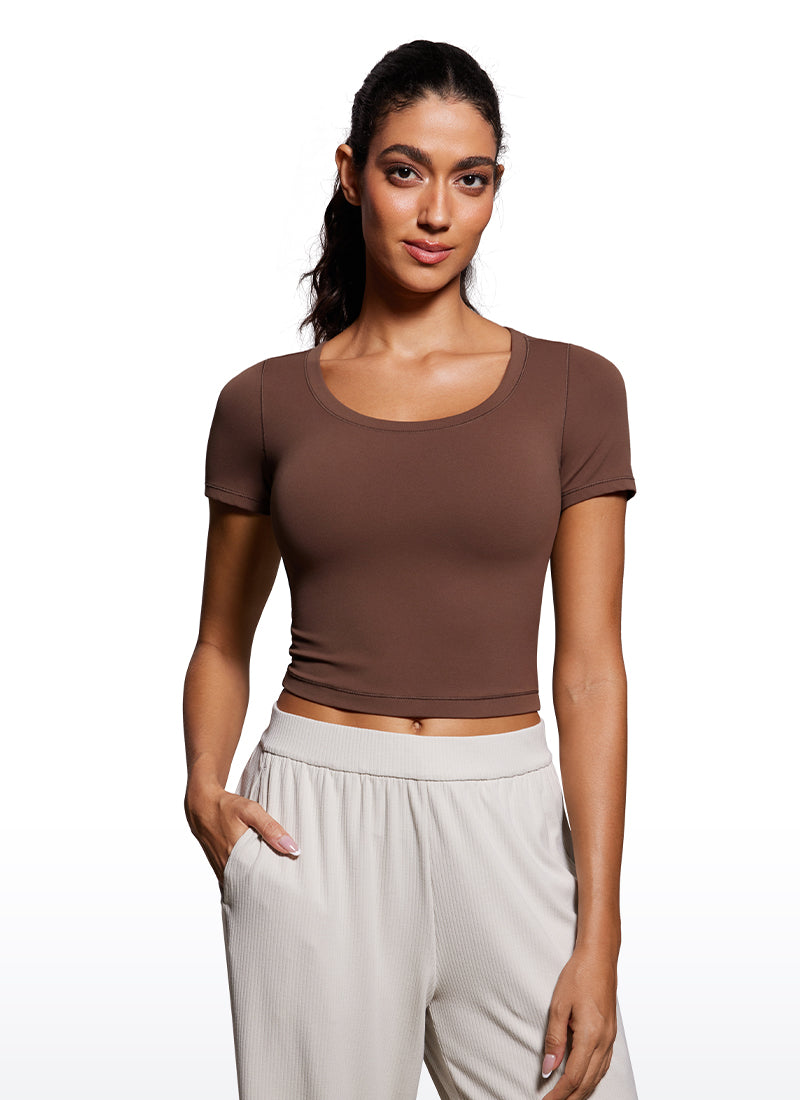 CRZ YOGA Damen Butterluxe Scoop-Neck Crop Slim Fit Kurzarm Shirts Kaffeebraun
