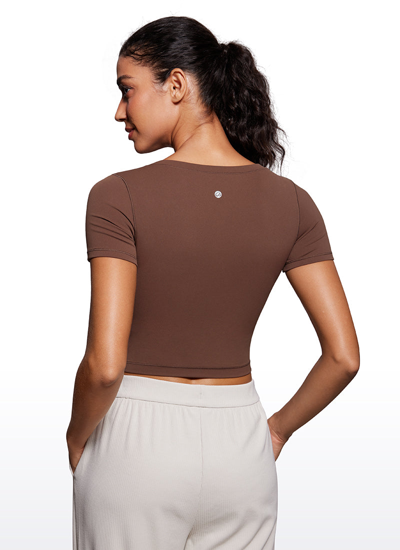 CRZ YOGA Damen Butterluxe Scoop-Neck Crop Slim Fit Kurzarm Shirts Kaffeebraun