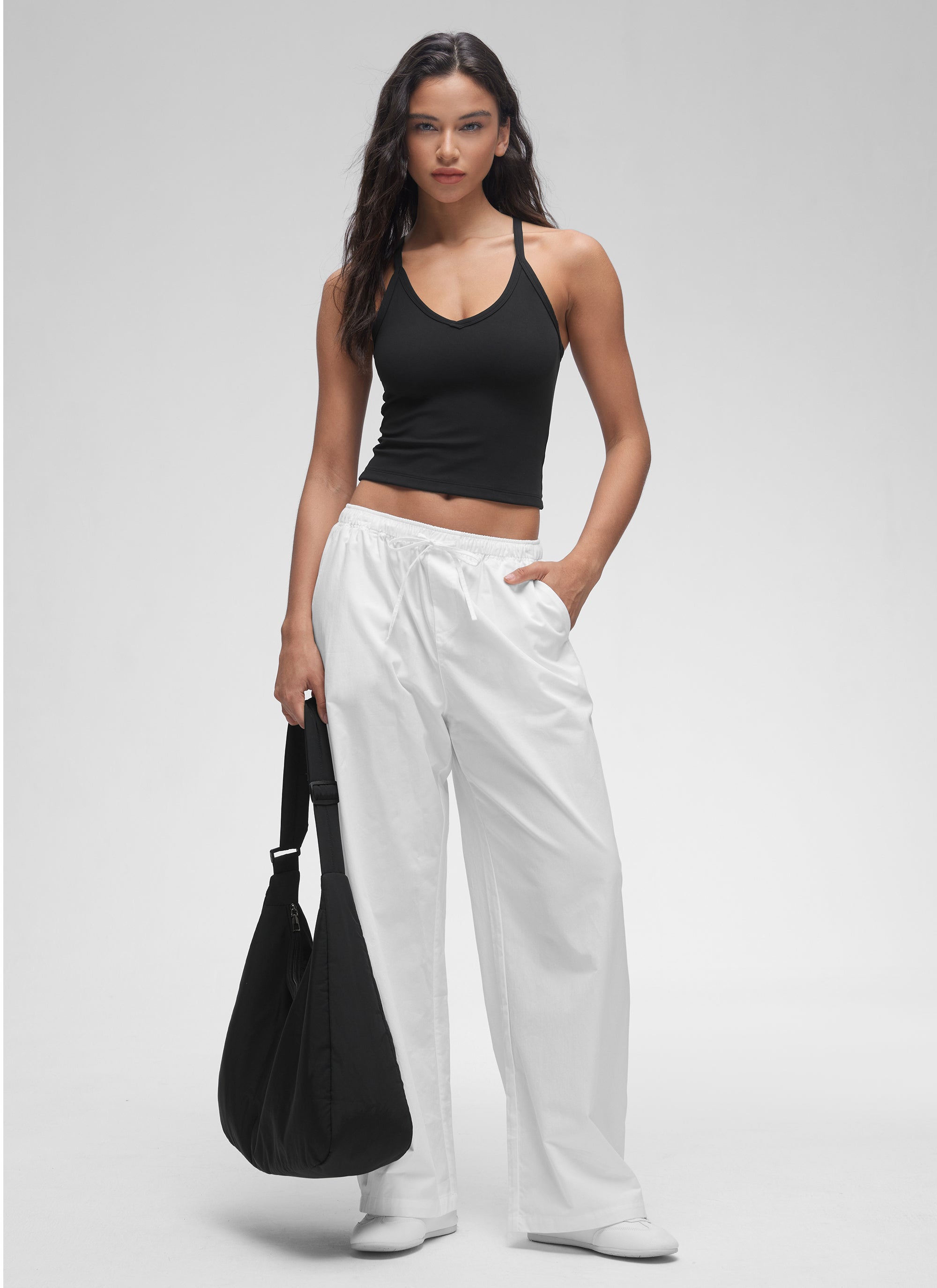 CRZ YOGA Damen Butterluxe Doppelt Gefüttert V-Ausschnitt Camisole Schwarz