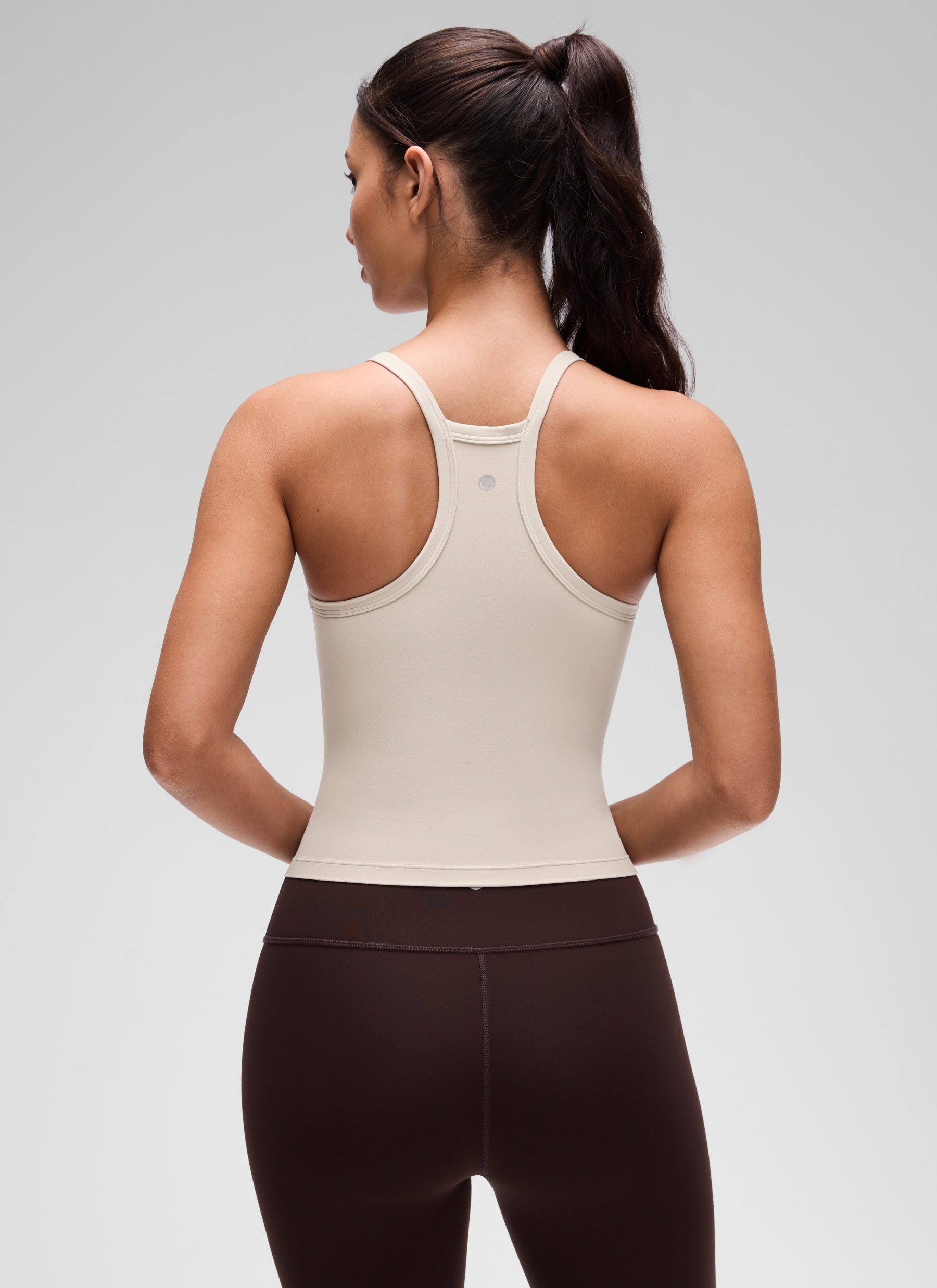 CRZ YOGA Damen Butterluxe Doppelt Gefüttert V-Ausschnitt Camisole Mojave-Braun