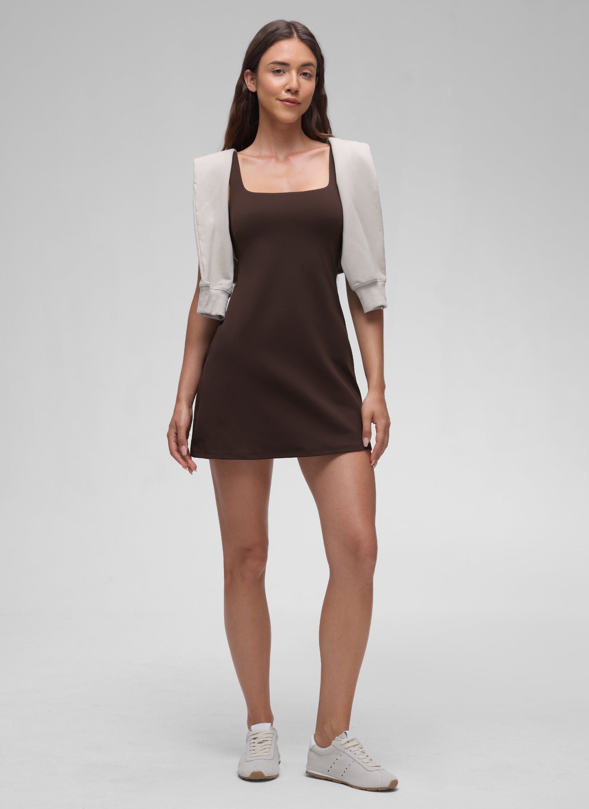 CRZ YOGA Damen Butterluxe Quadratischer Hals A-Linie Minikleid mit BH Heißes Fudge-Brown