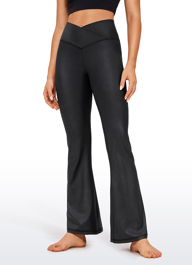 CRZ YOGA Damen Butterluxe Bootcut Yoga Leggings Crossover - 79cm Schwarzes klassisches Leder