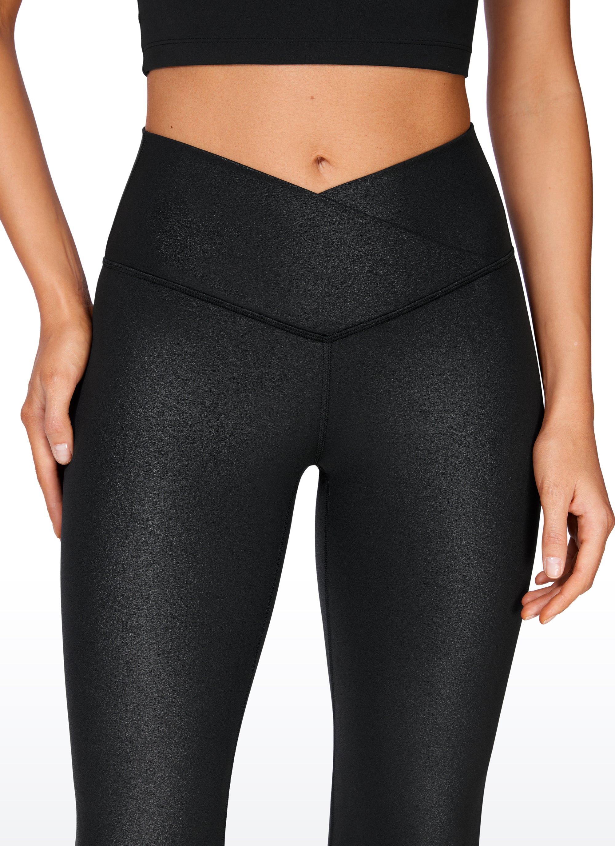 CRZ YOGA Damen Butterluxe Bootcut Yoga Leggings Crossover - 79cm Schwarzes klassisches Leder
