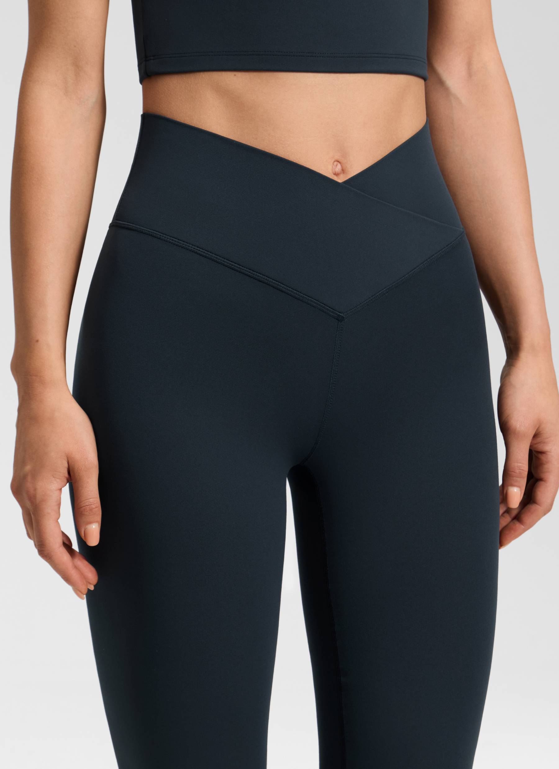 CRZ YOGA Damen Butterluxe Bootcut Yoga Leggings Crossover - 79cm Echte Marine