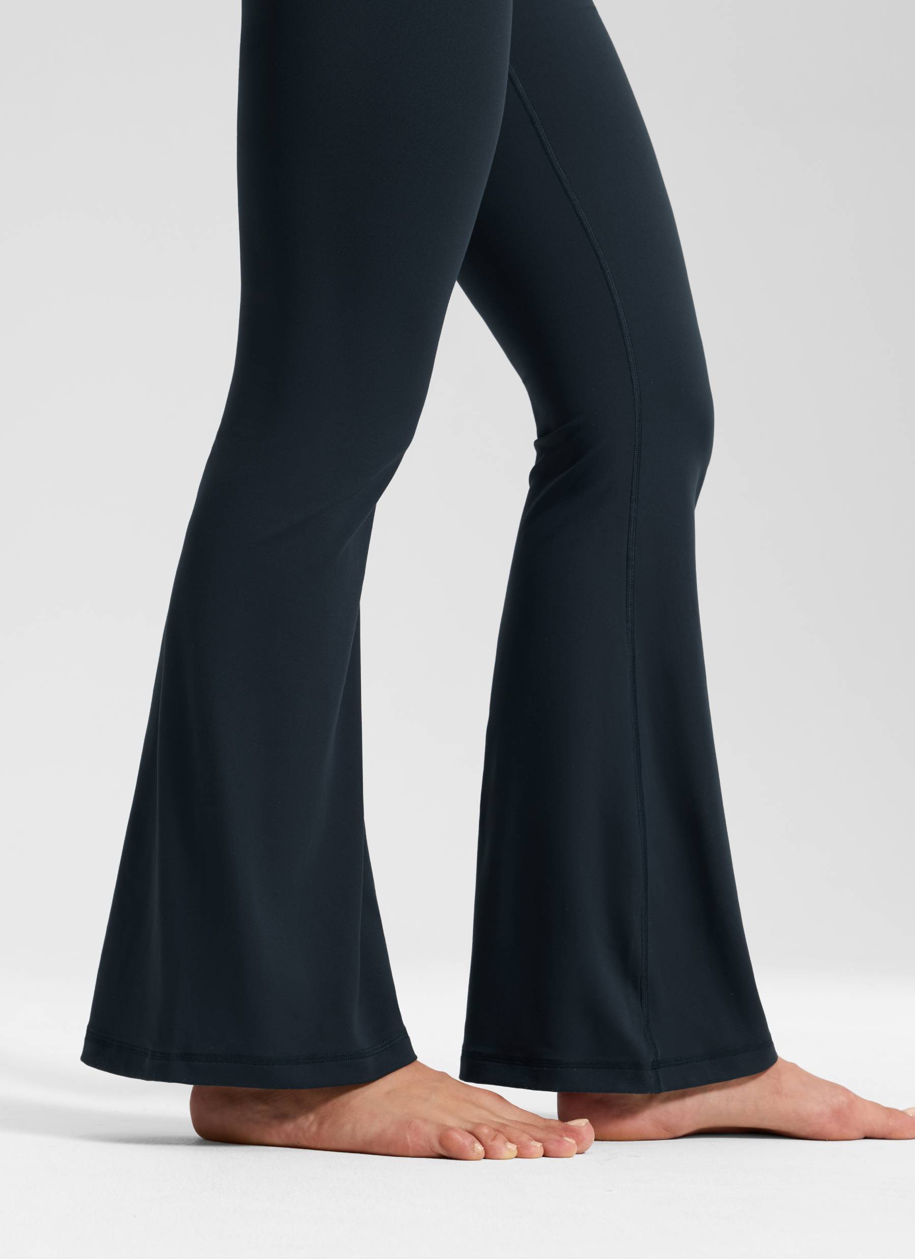 CRZ YOGA Damen Butterluxe Bootcut Yoga Leggings Crossover - 79cm Echte Marine