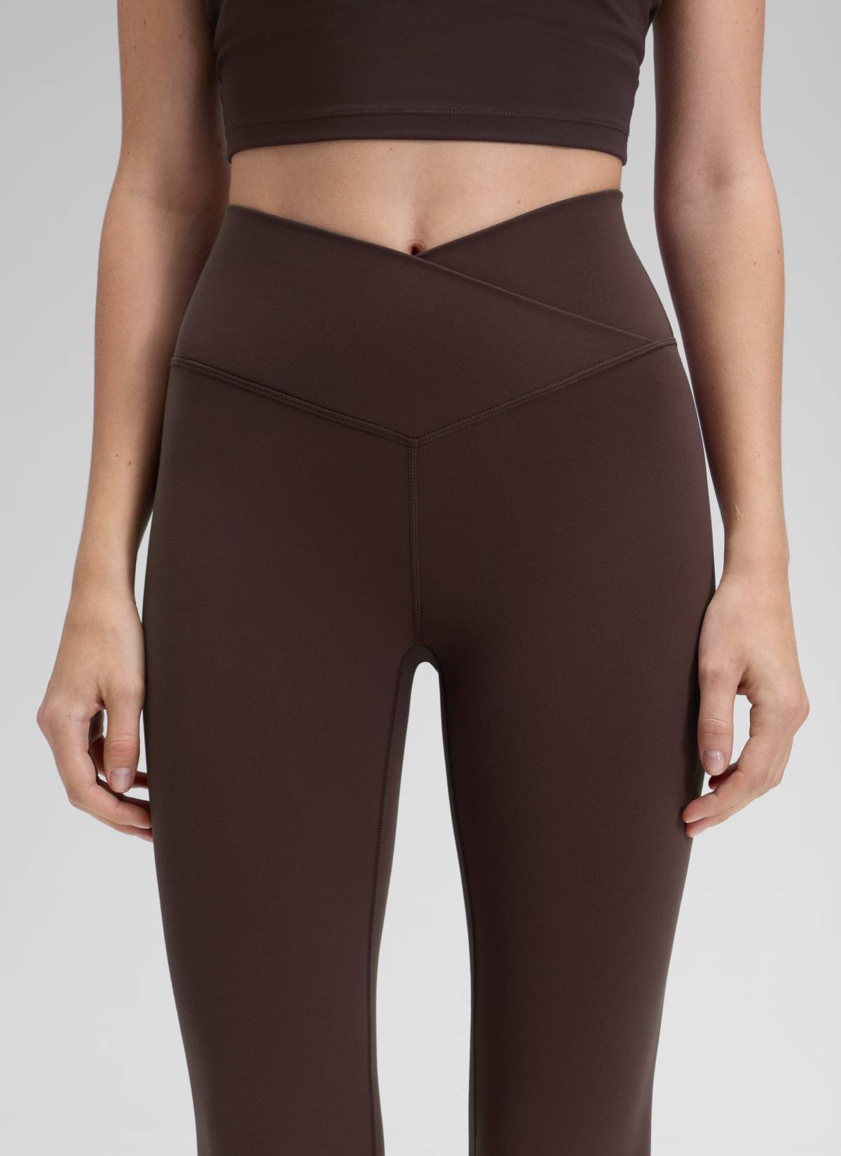 CRZ YOGA Damen Butterluxe Bootcut Yoga Leggings Crossover - 79cm Heißes Fudge-Brown