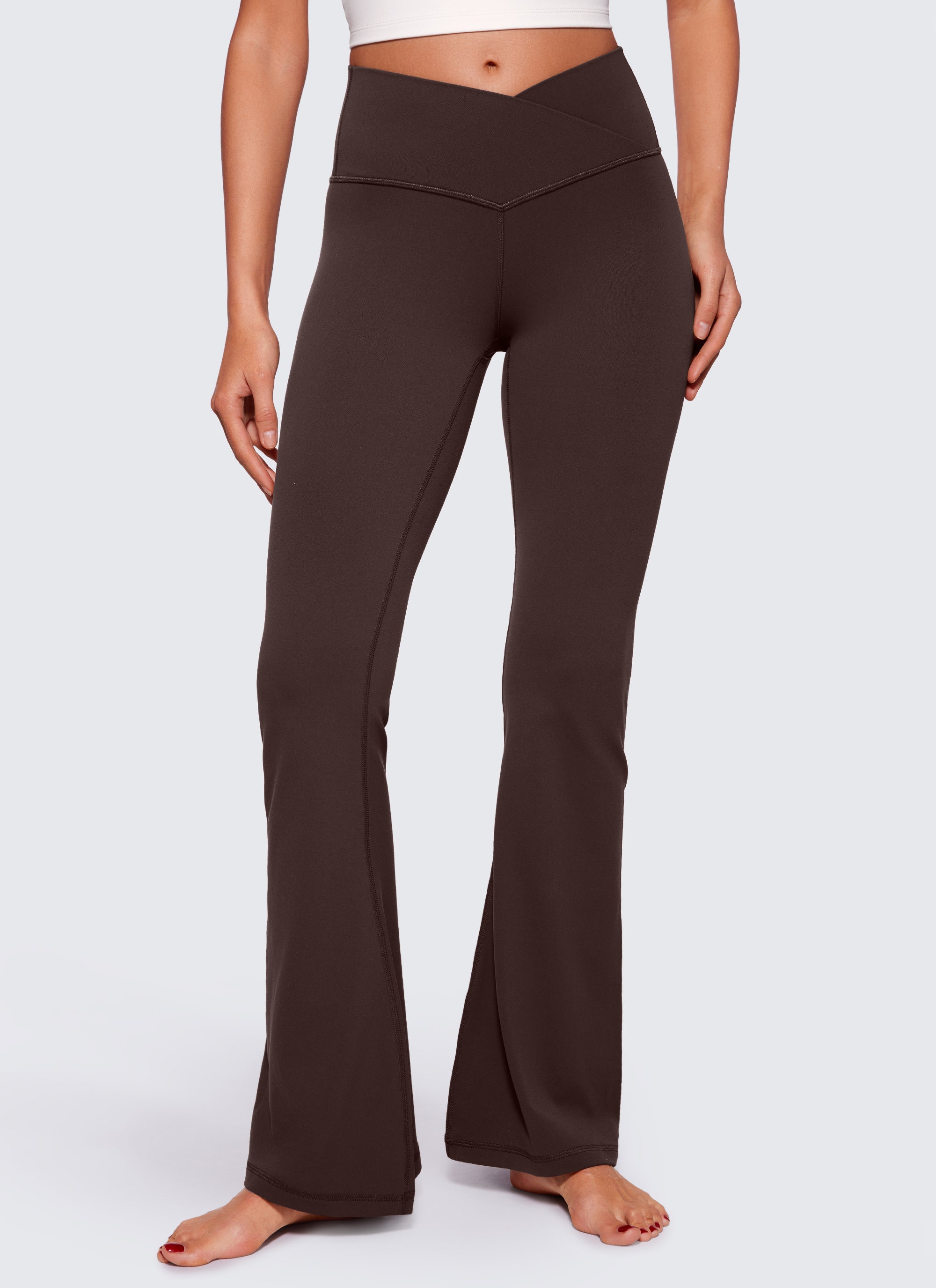 CRZ YOGA Damen Butterluxe Bootcut Yoga Leggings Crossover - 74cm Heißes Fudge-Brown