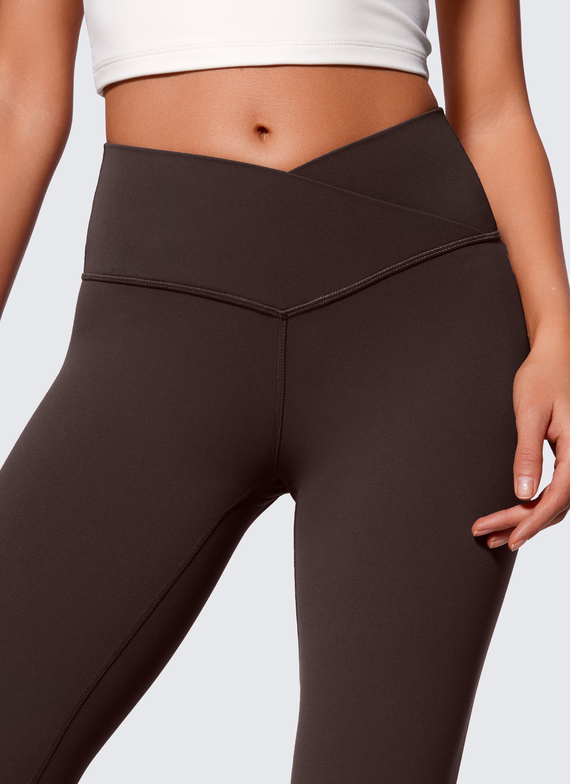 CRZ YOGA Damen Butterluxe Bootcut Yoga Leggings Crossover - 74cm Heißes Fudge-Brown