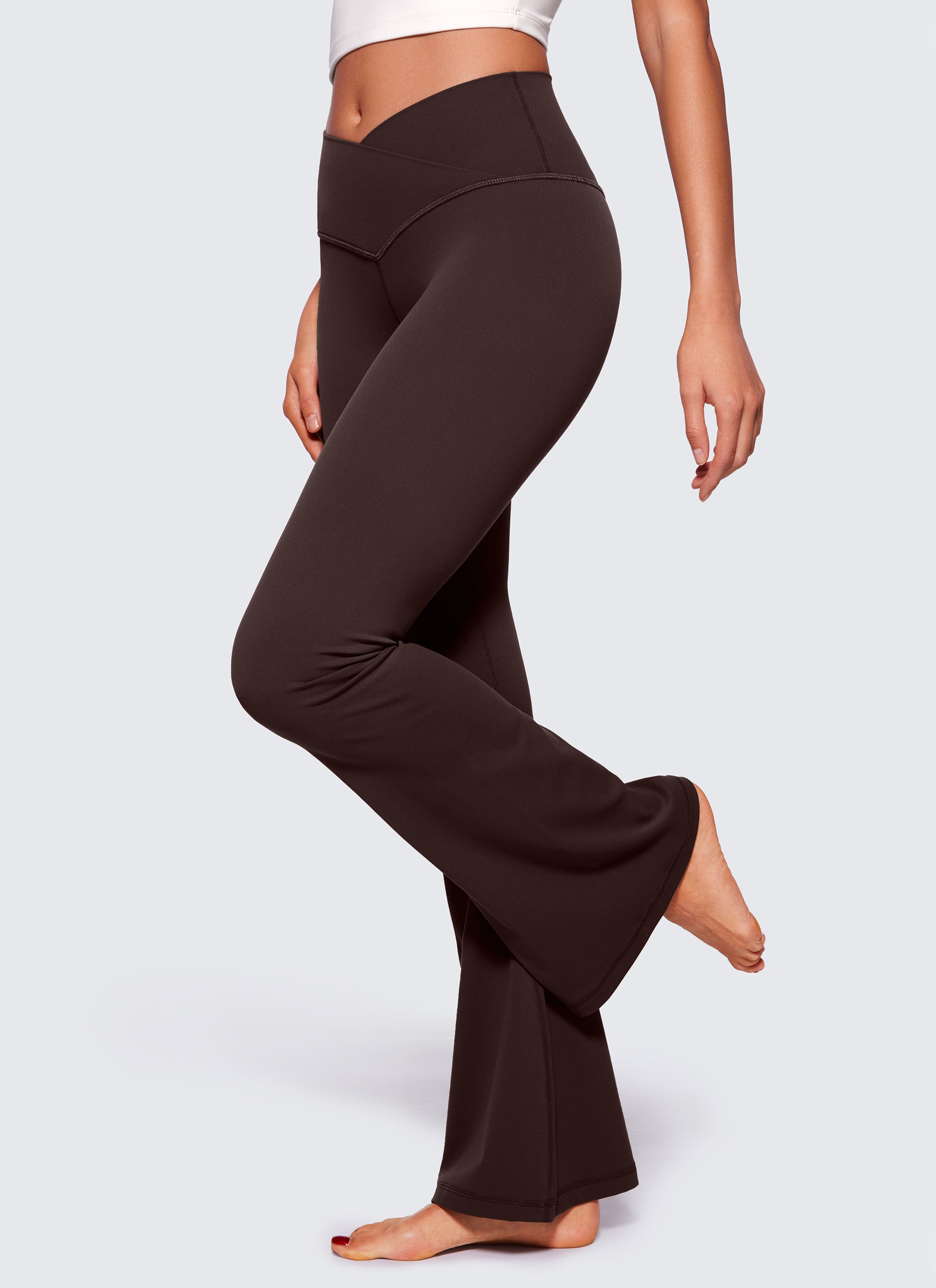 CRZ YOGA Damen Butterluxe Bootcut Yoga Leggings Crossover - 74cm Heißes Fudge-Brown