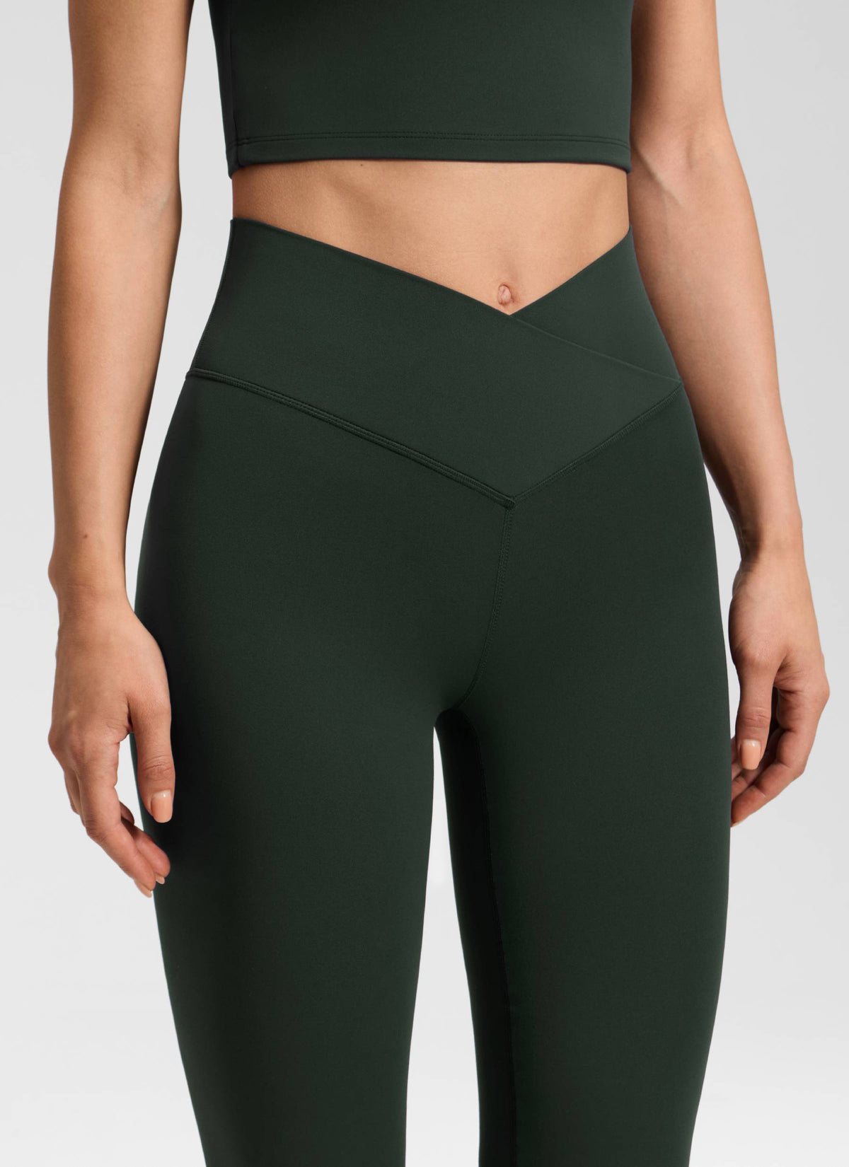 CRZ YOGA Damen Butterluxe Bootcut Yoga Leggings Crossover - 79cm Legende Grün
