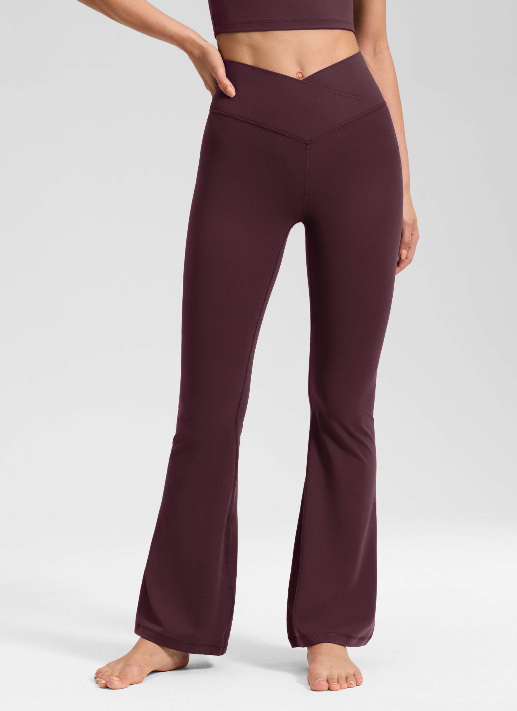 CRZ YOGA Damen Butterluxe Bootcut Yoga Leggings Crossover - 79cm Reife Pflaume @model_info:S1