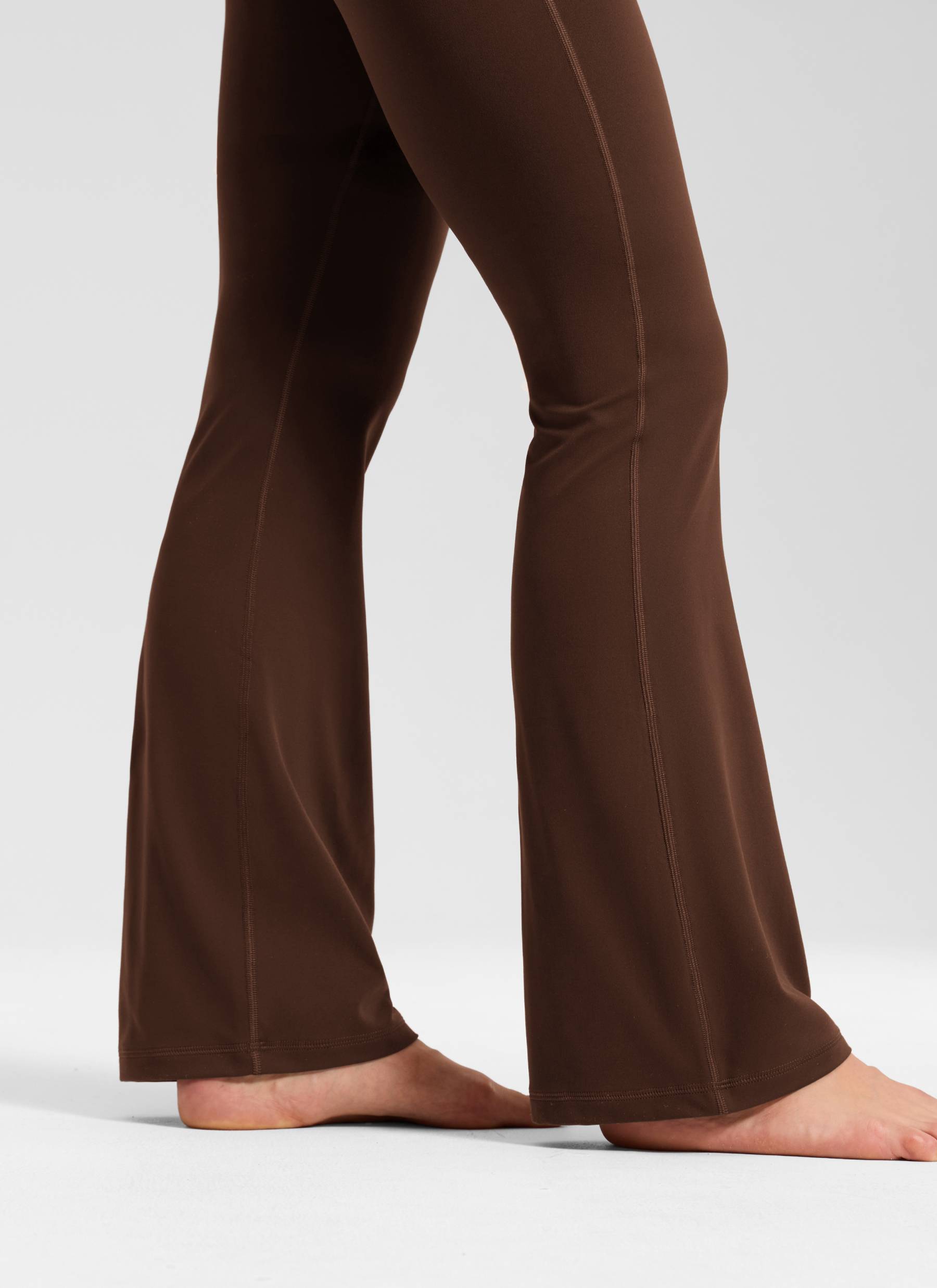 CRZ YOGA Damen Butterluxe Flared Schlaghose Yogahose Leggings - 77.5cm Lava Braun