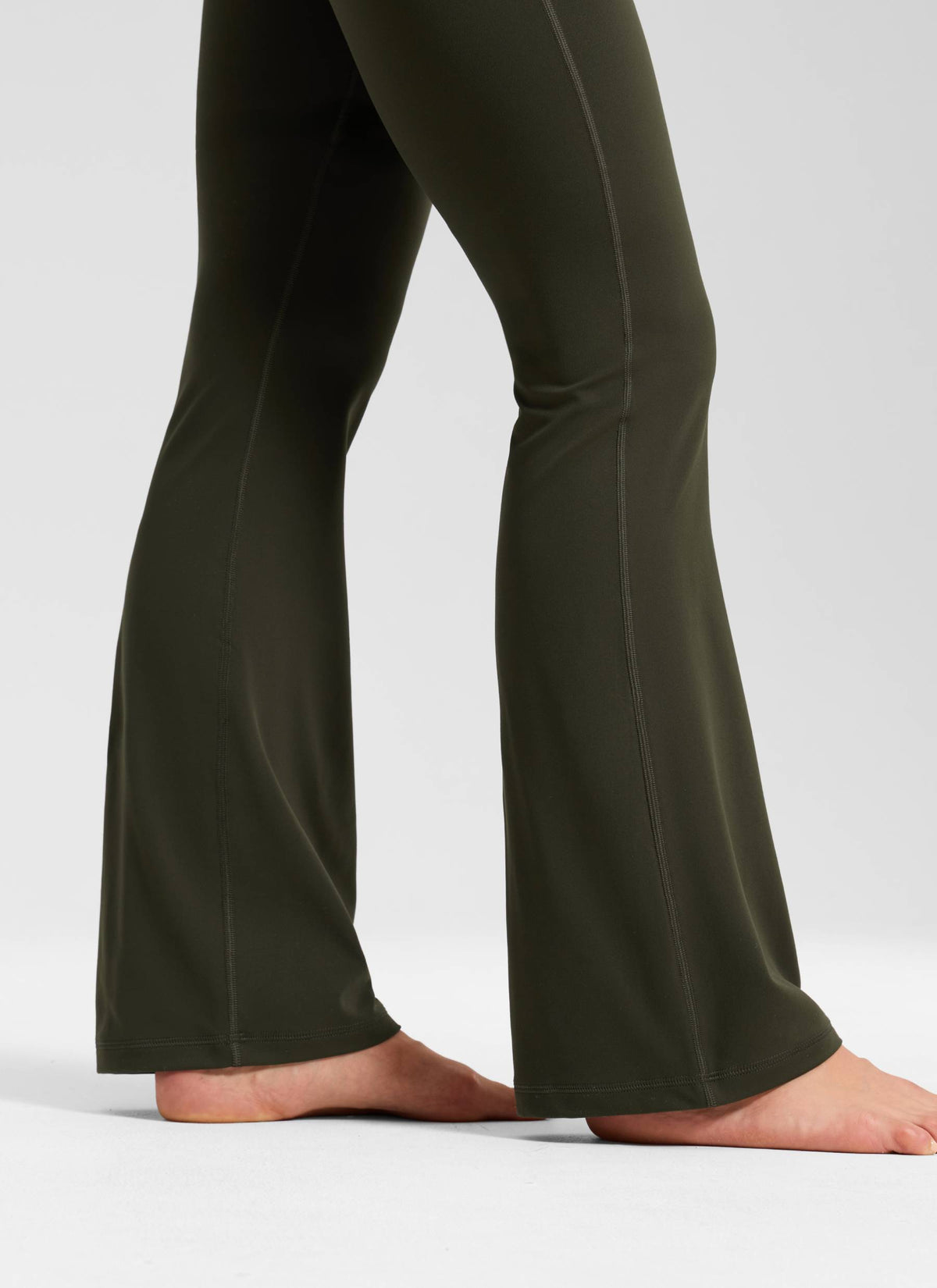 CRZ YOGA Damen Butterluxe Flared Schlaghose Yogahose Leggings - 77.5cm Olivgrün