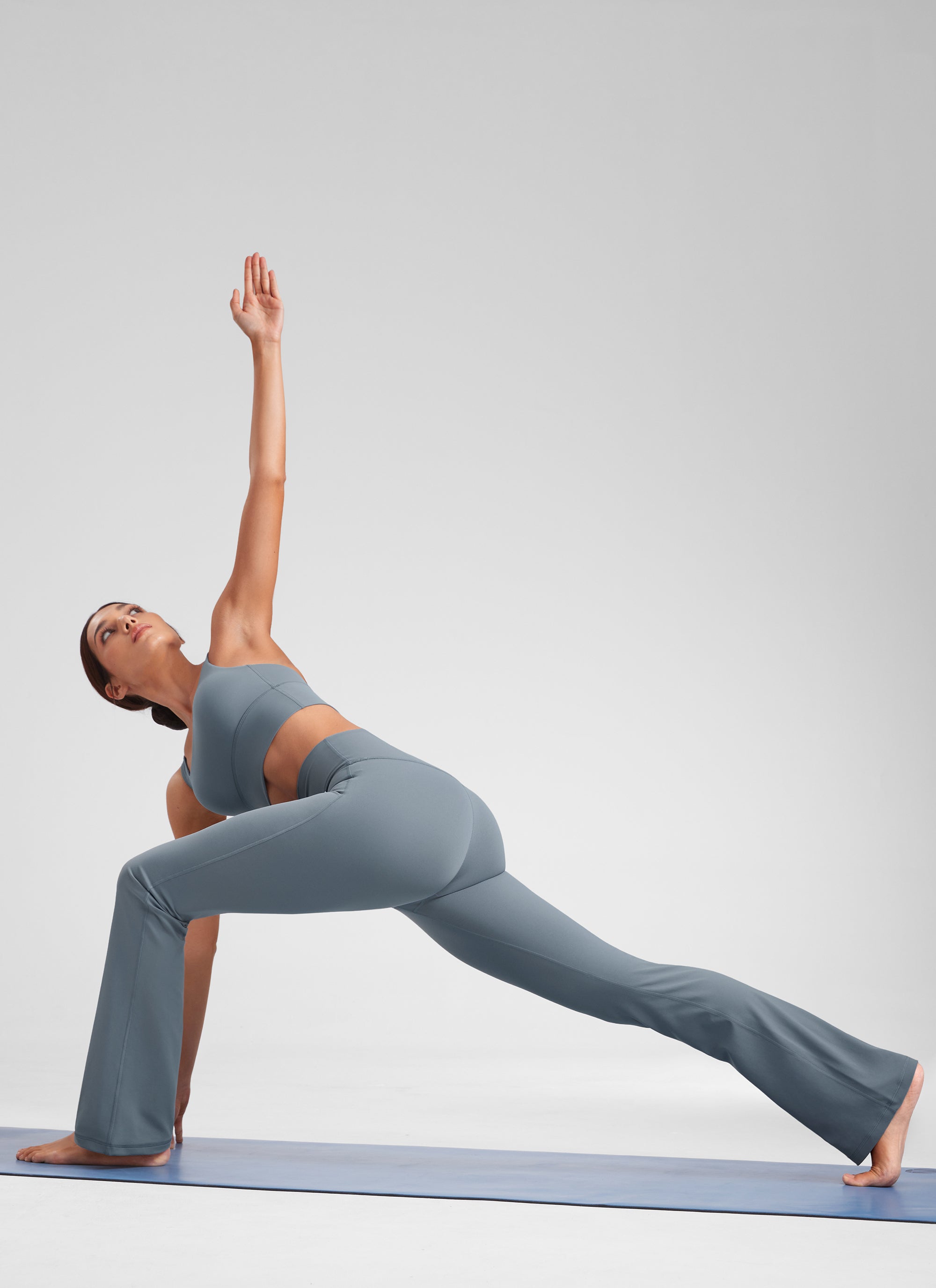 CRZ YOGA Damen Butterluxe Flared Schlaghose Yogahose Leggings - 74cm Belgisches Blau