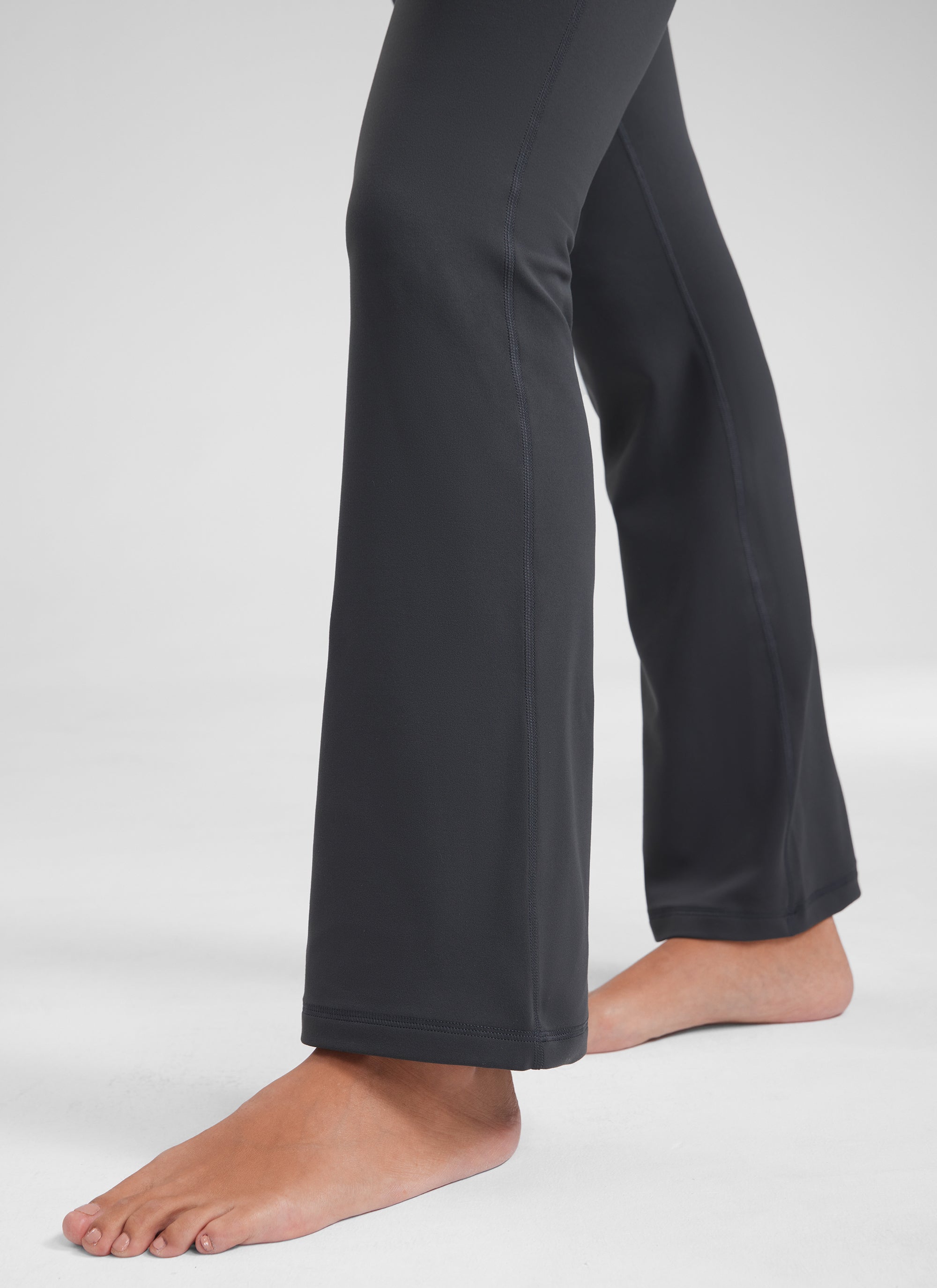 CRZ YOGA Damen Butterluxe Flared Schlaghose Yogahose Leggings - 74cm Mysteriöses Grau