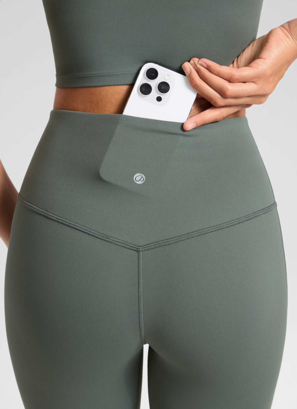 CRZ YOGA Damen Butterluxe Flared Schlaghose Yogahose Leggings - 74cm Grauer Salbei @model_info:S