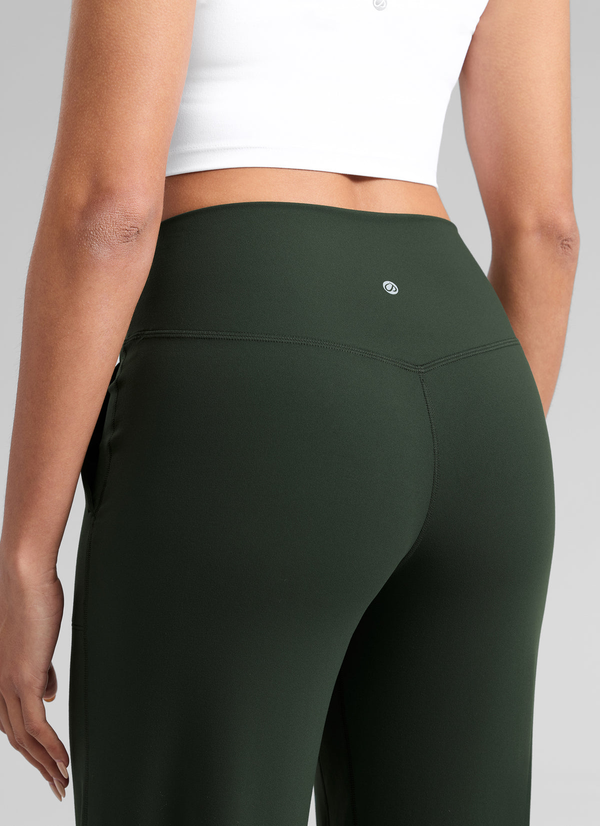CRZ YOGA Damen Butterlift Weites Bein Hose mit Taschen - 74cm Legende Grün @model_info:Dany