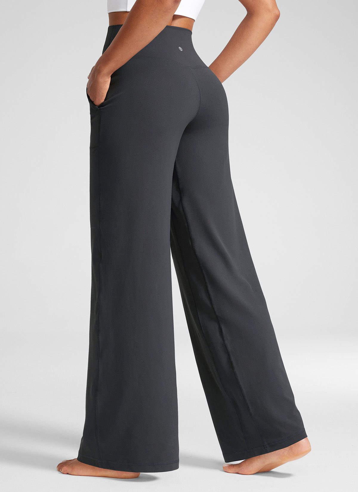 CRZ YOGA Damen Butterlift Weites Bein Hose mit Taschen - 84cm Mysteriöses Grau @model_info:A