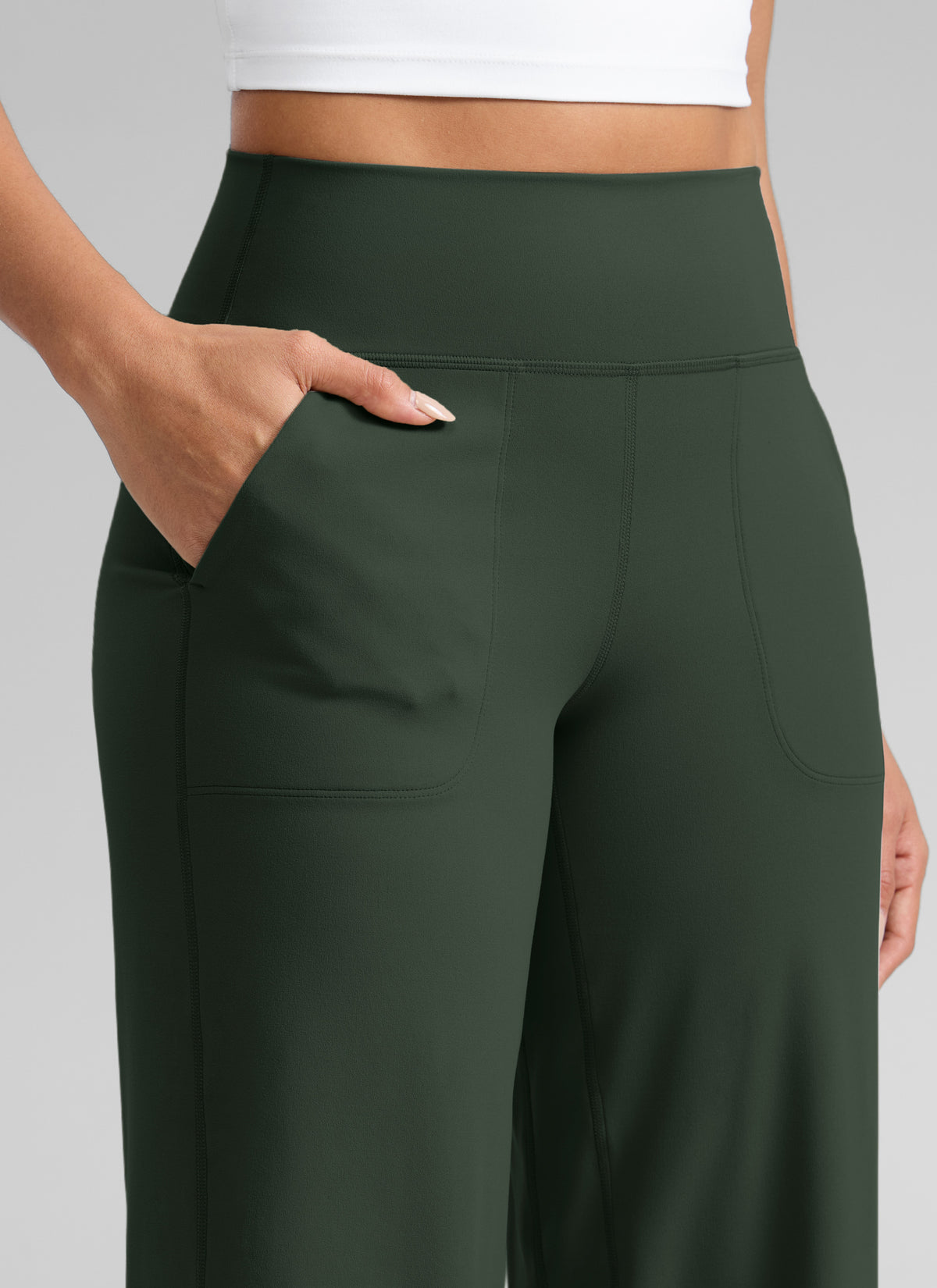 CRZ YOGA Damen Butterlift Weites Bein Hose mit Taschen - 84cm Legende Grün @model_info:Dany