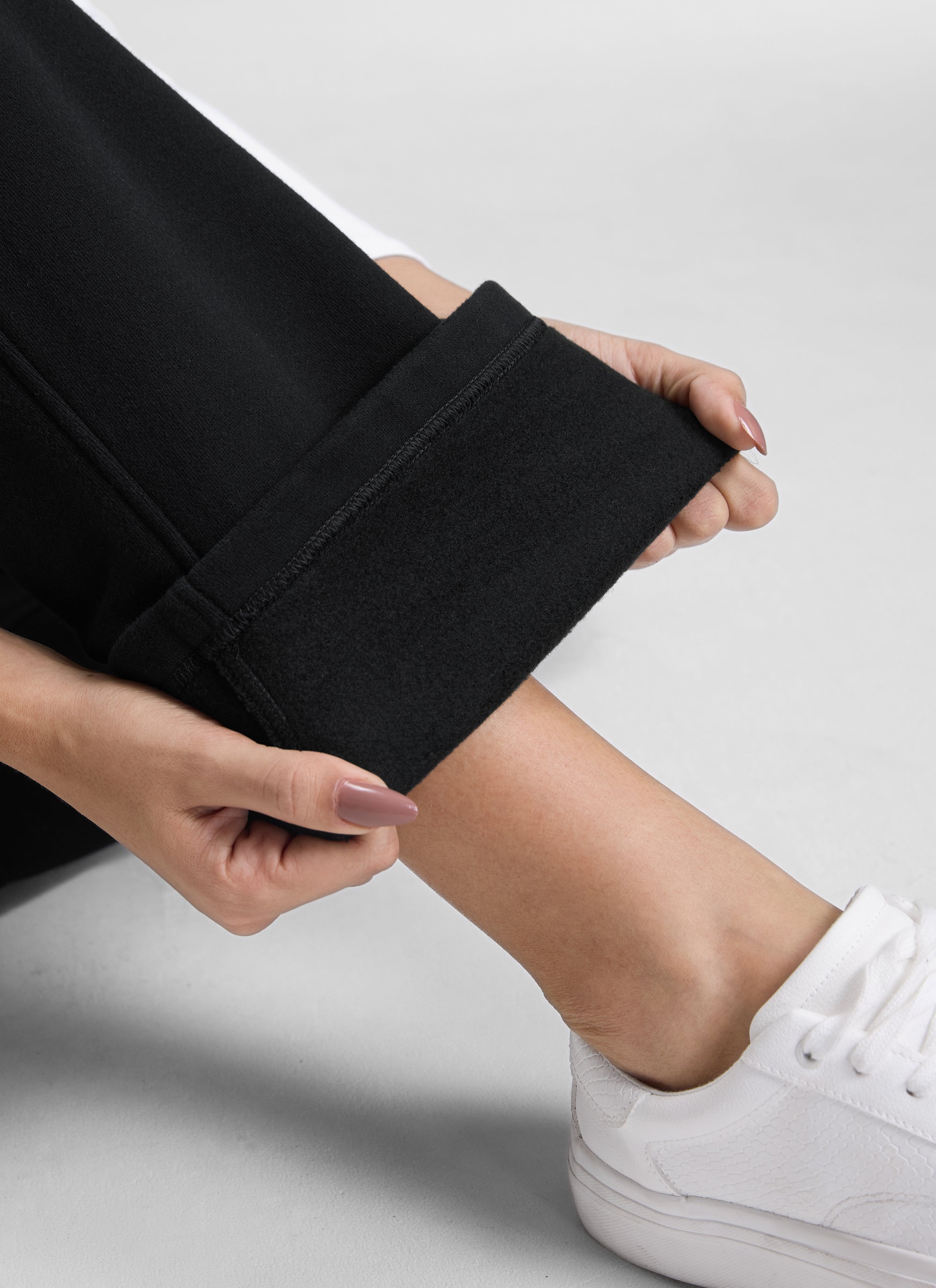 CRZ YOGA Damen Gefütterte Baumwolle Hose mit Taschen - 76 cm Schwarz @model_info:Jenna