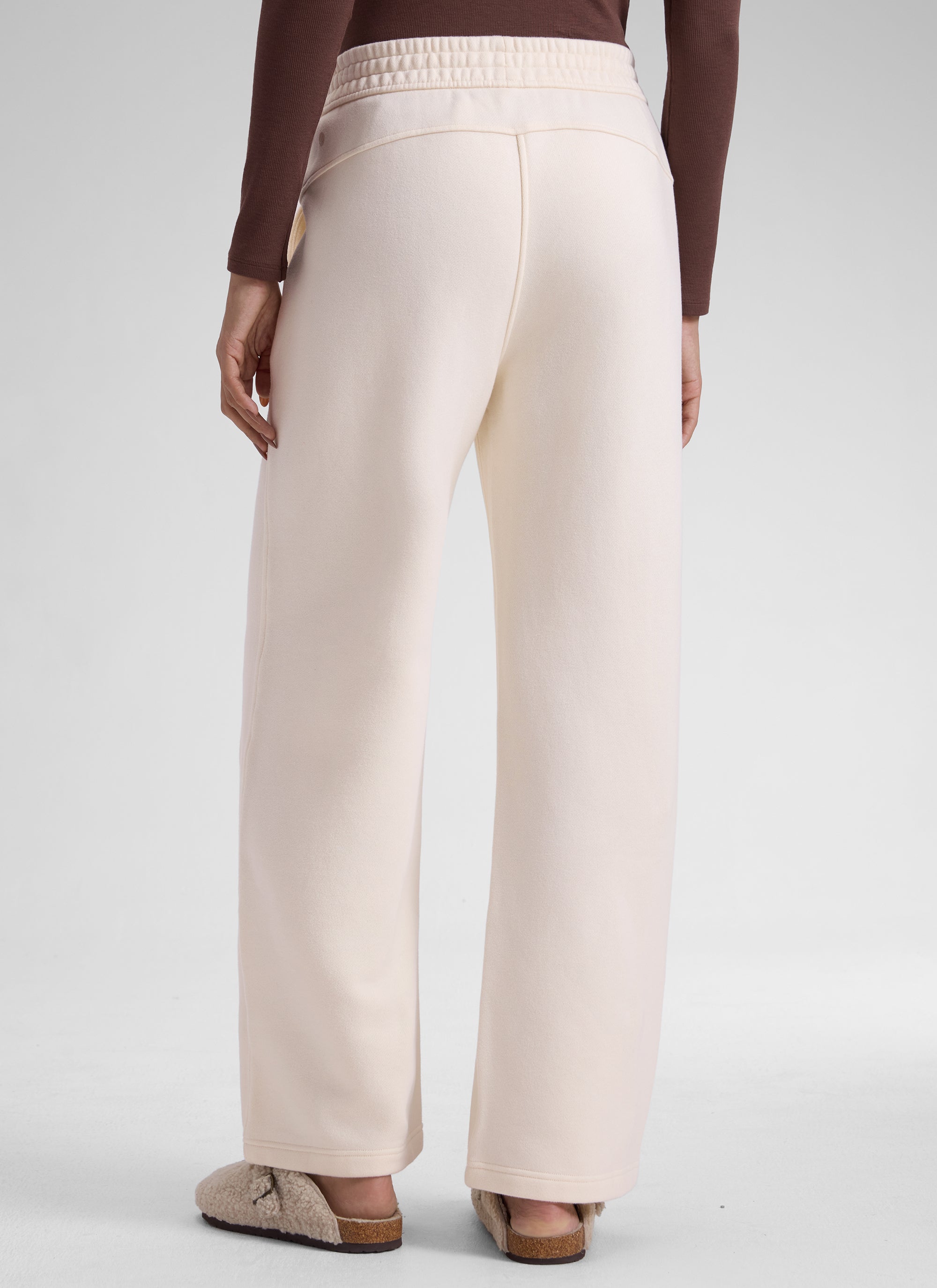 CRZ YOGA Damen Gefütterte Baumwolle Hose mit Taschen - 76 cm Weiße Aprikose @model_info:Jenna