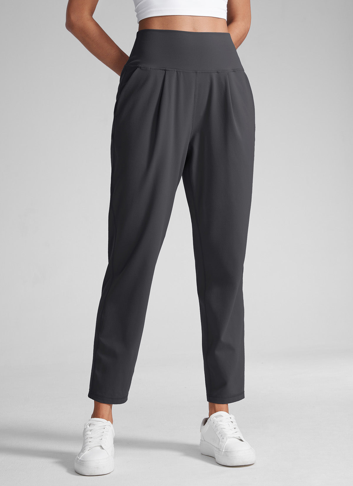 CRZ YOGA Damen Butterlift Konisch Zulaufend Plissee 7/8 Hosen Mysteriöses Grau