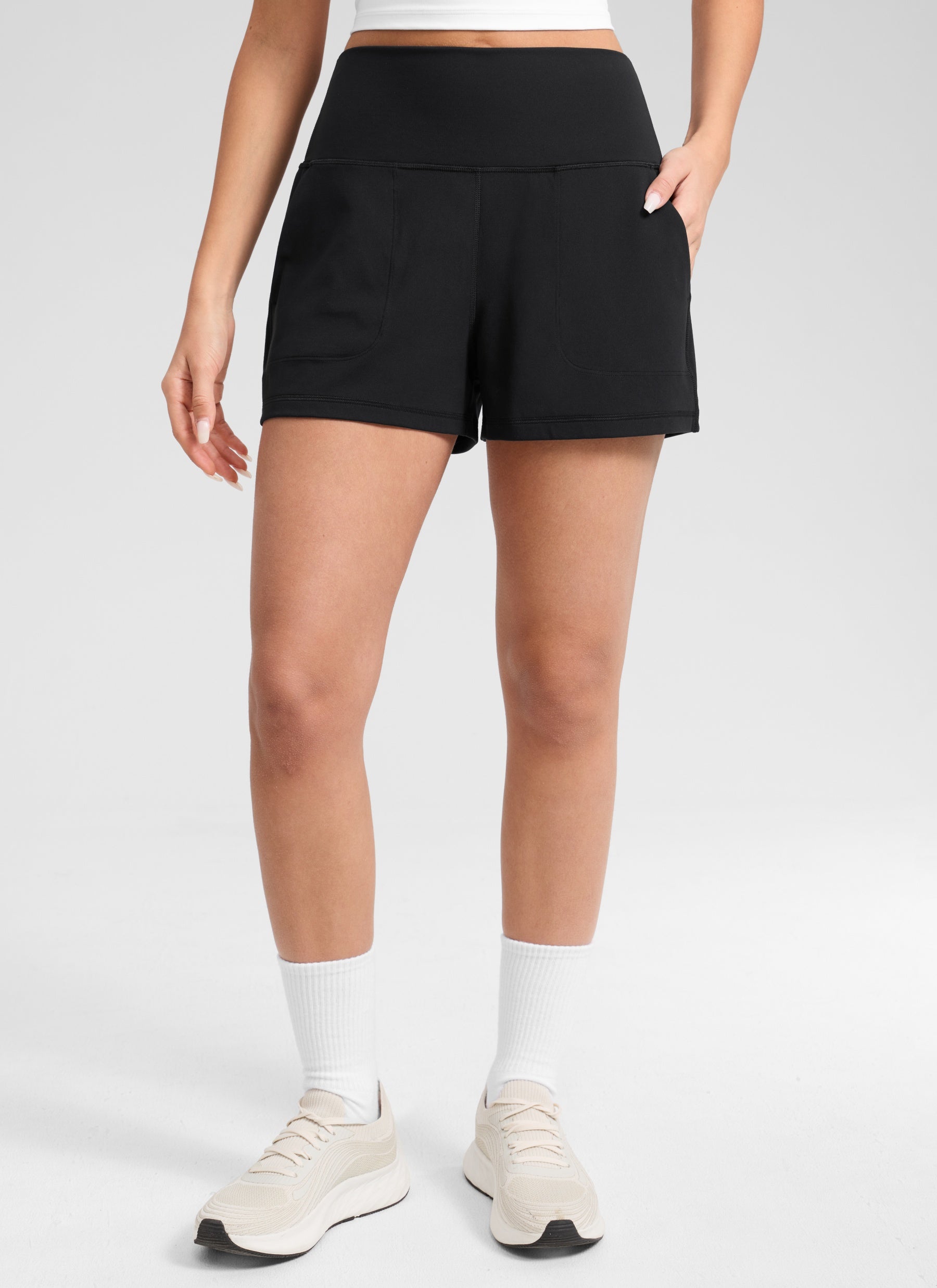 CRZ YOGA Damen Butterlift Shorts mit Taschen ohne Liner - 8 cm Schwarz