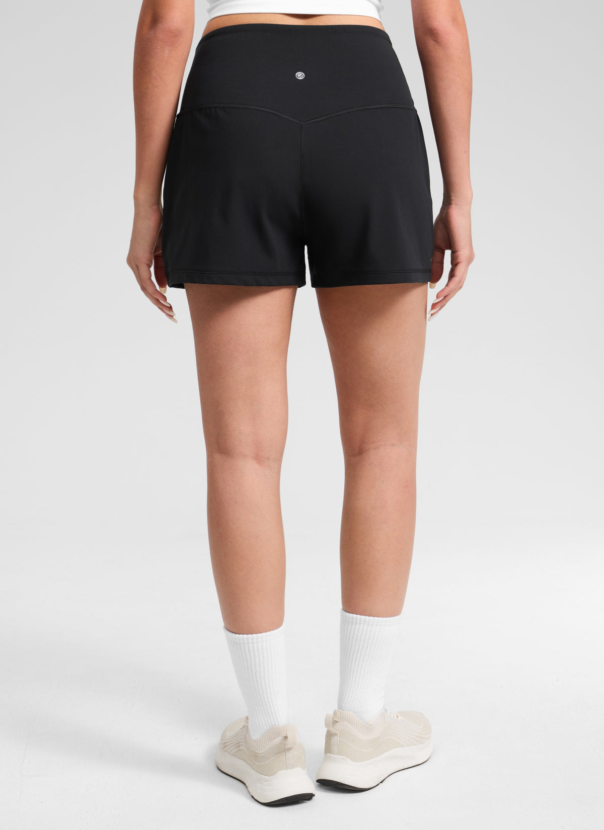 CRZ YOGA Damen Butterlift Shorts mit Taschen ohne Liner - 7,6 cm Schwarz @model_info:Anano