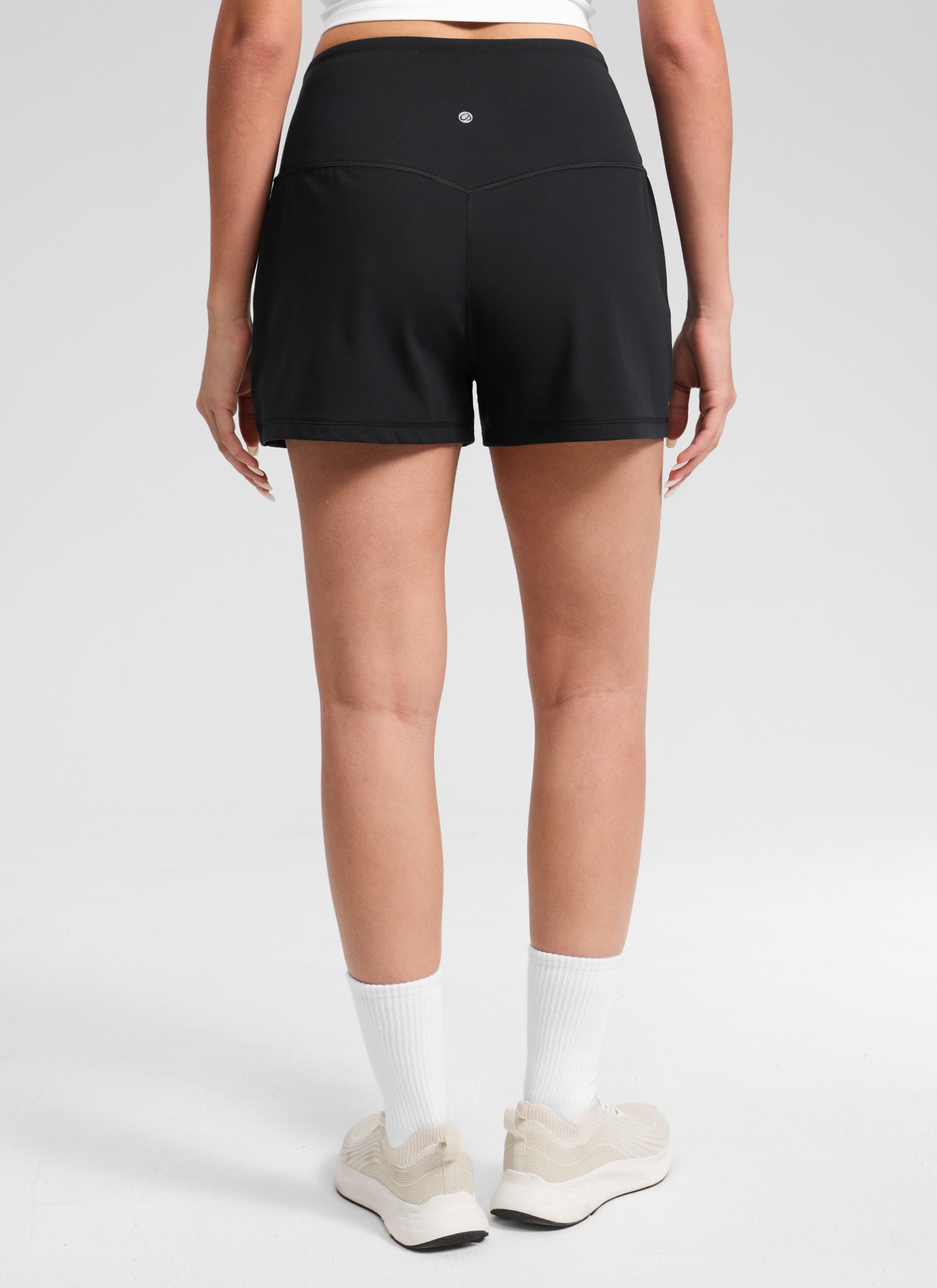 CRZ YOGA Damen Butterlift Shorts mit Taschen ohne Liner - 8 cm Schwarz