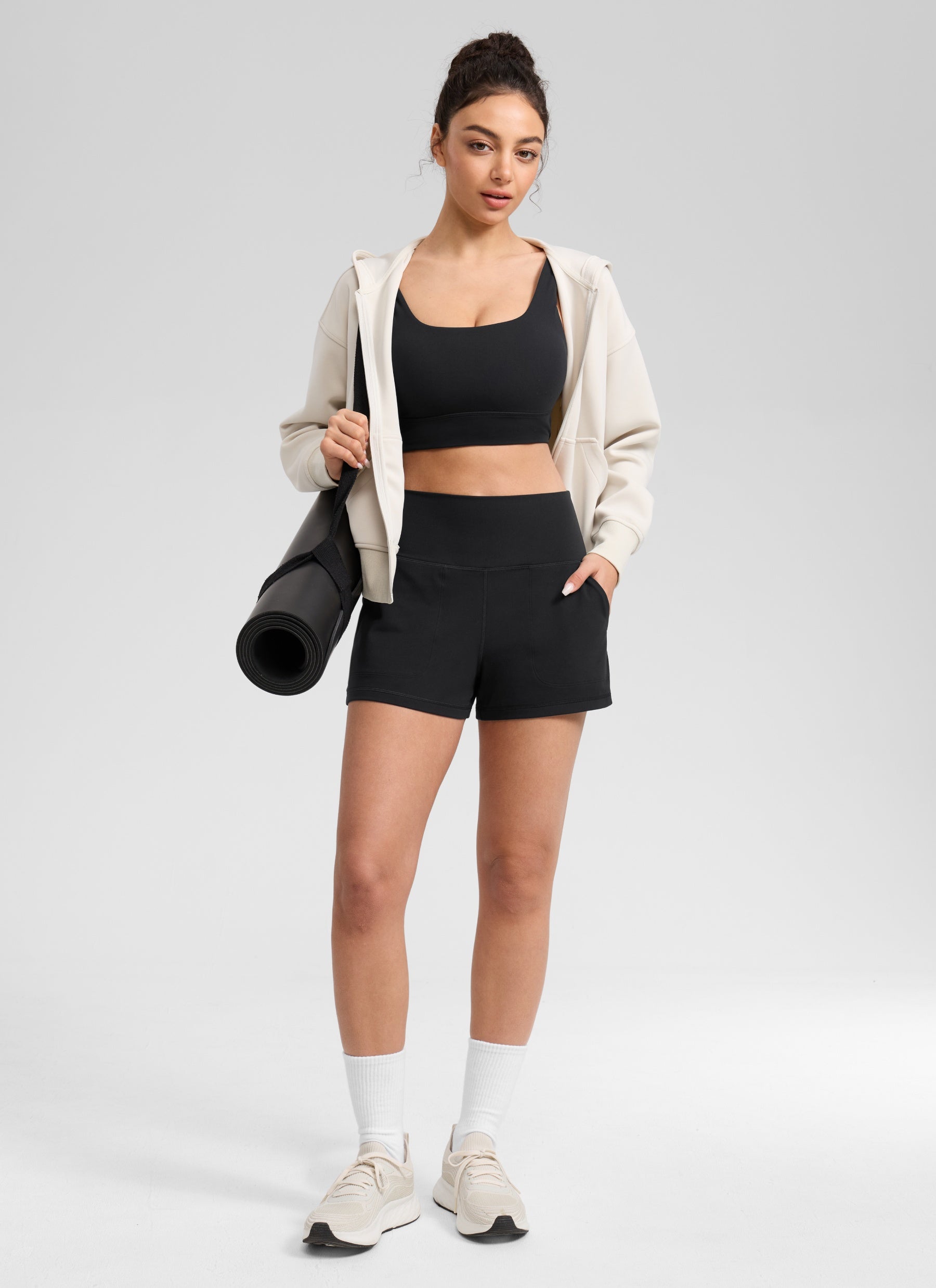 CRZ YOGA Damen Butterlift Shorts mit Taschen ohne Liner - 8 cm Schwarz
