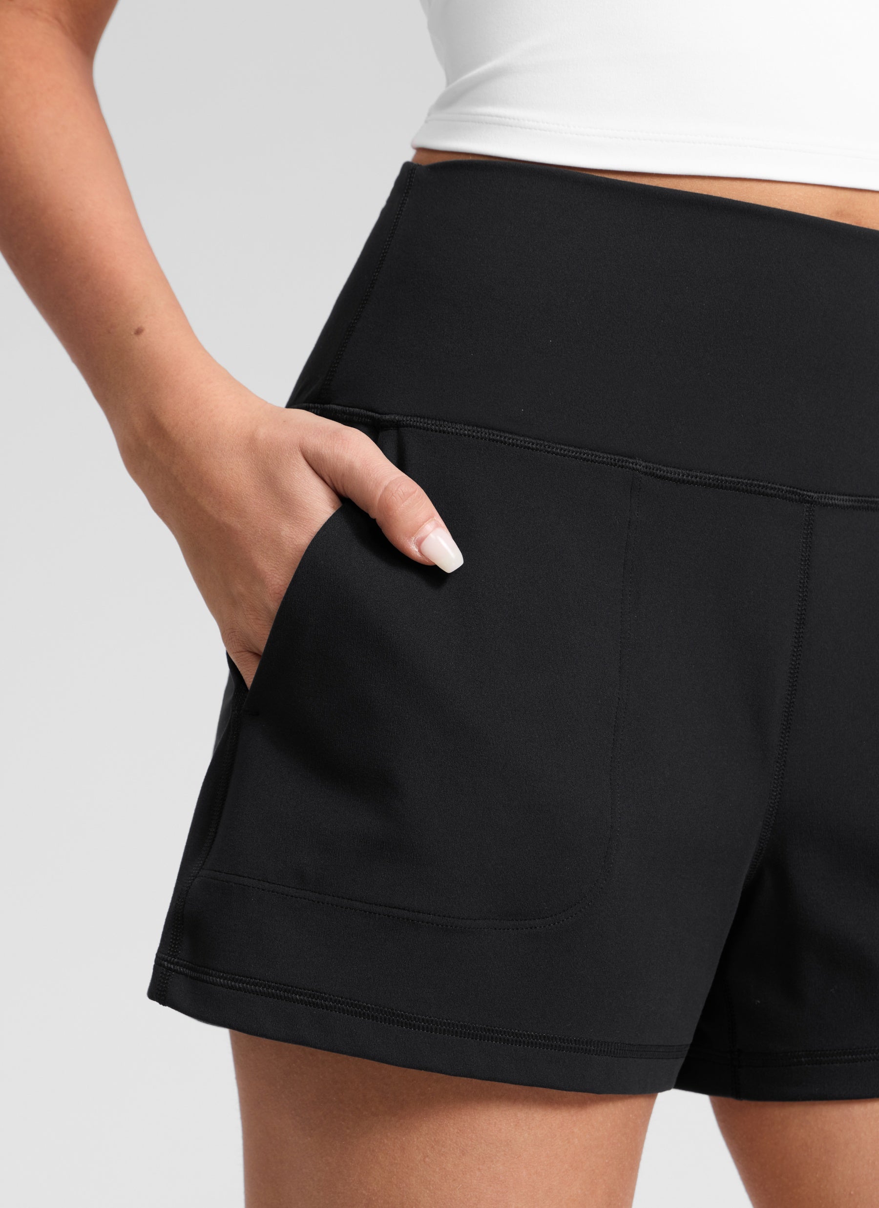 CRZ YOGA Damen Butterlift Shorts mit Taschen ohne Liner - 8 cm Schwarz