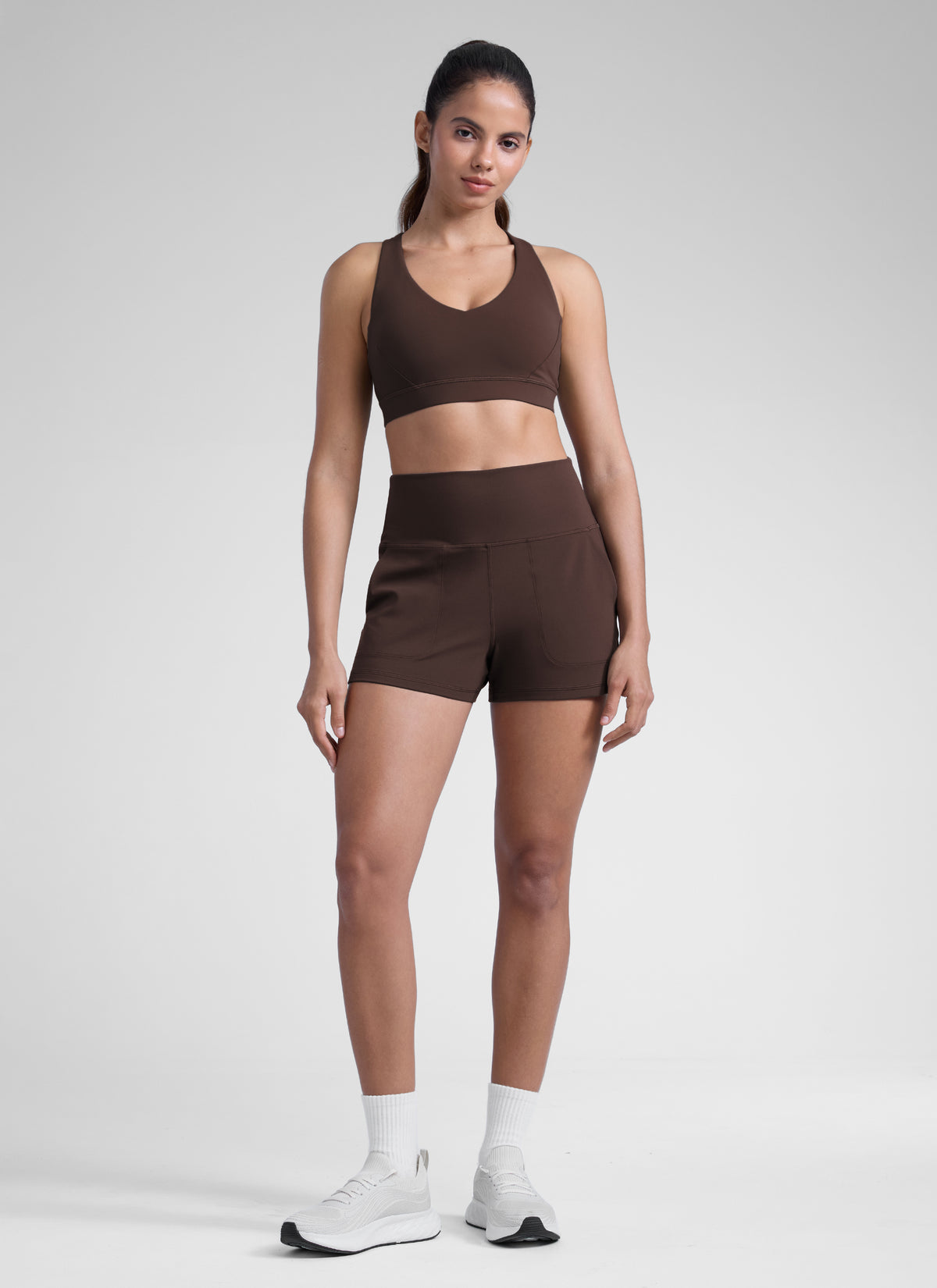CRZ YOGA Damen Butterlift Shorts mit Taschen ohne Liner - 7,6 cm Heißes Fudge-Brown @model_info:Dany